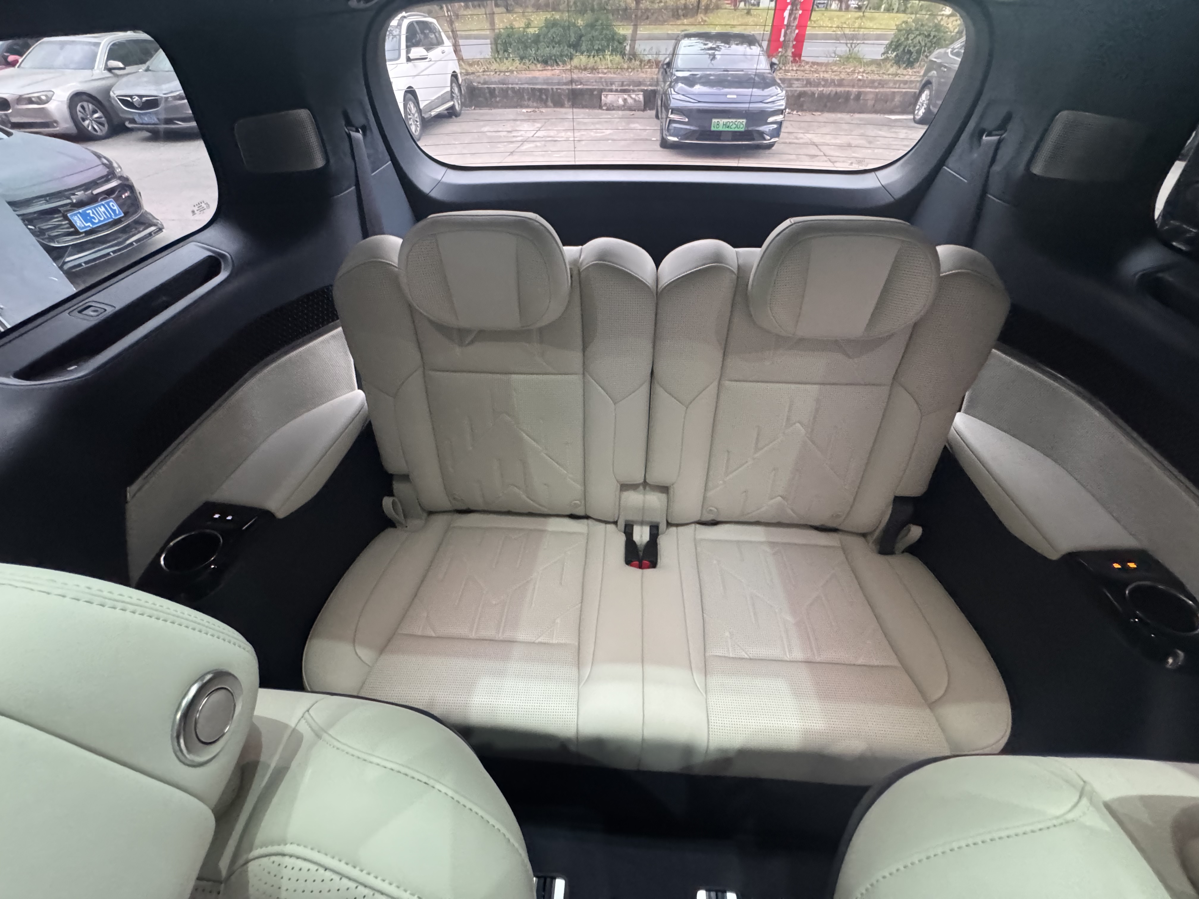 极氪 极氪009 2024 汽车图片 #15