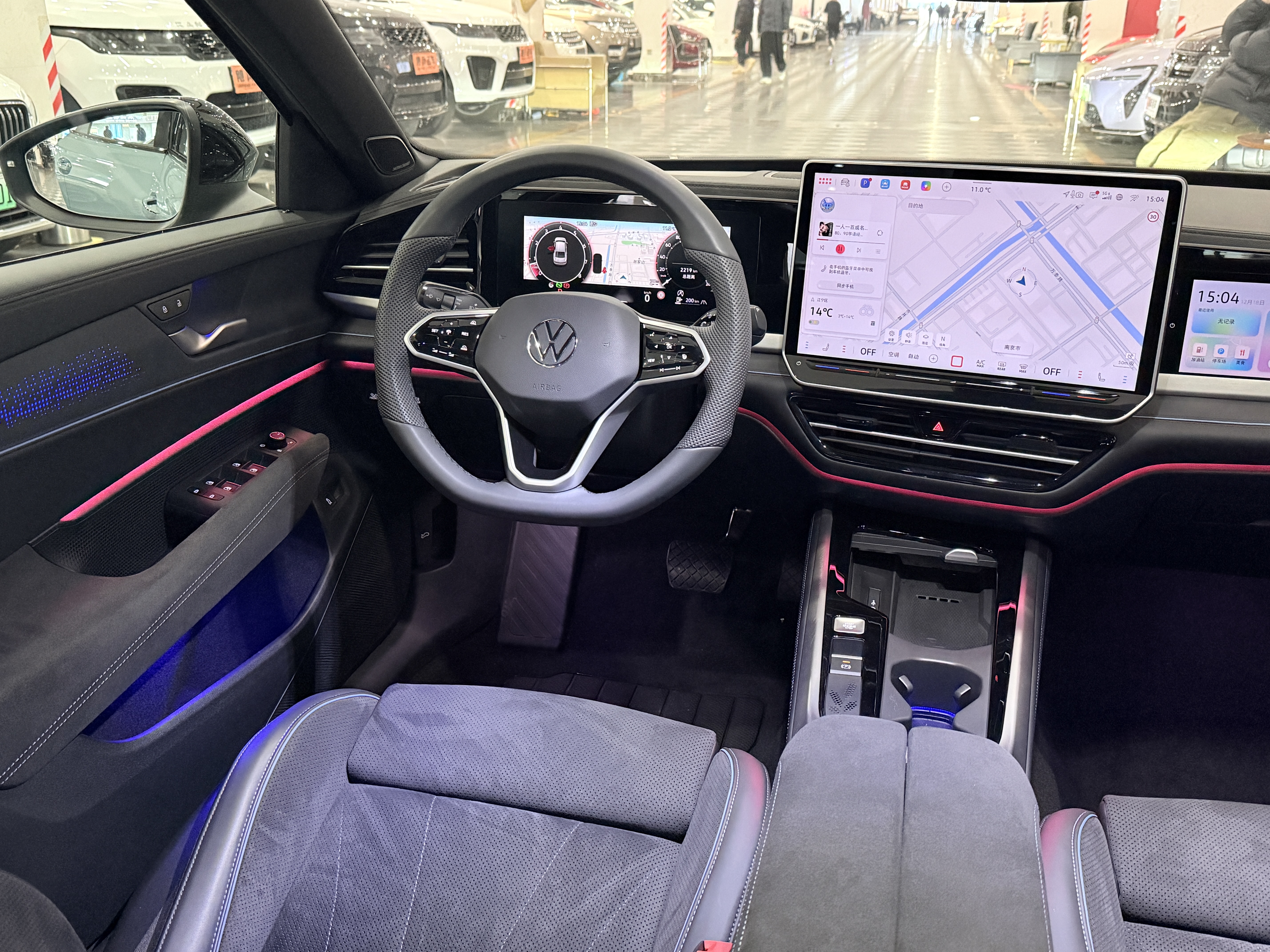 Volkswagen Passat 2024 car image #15