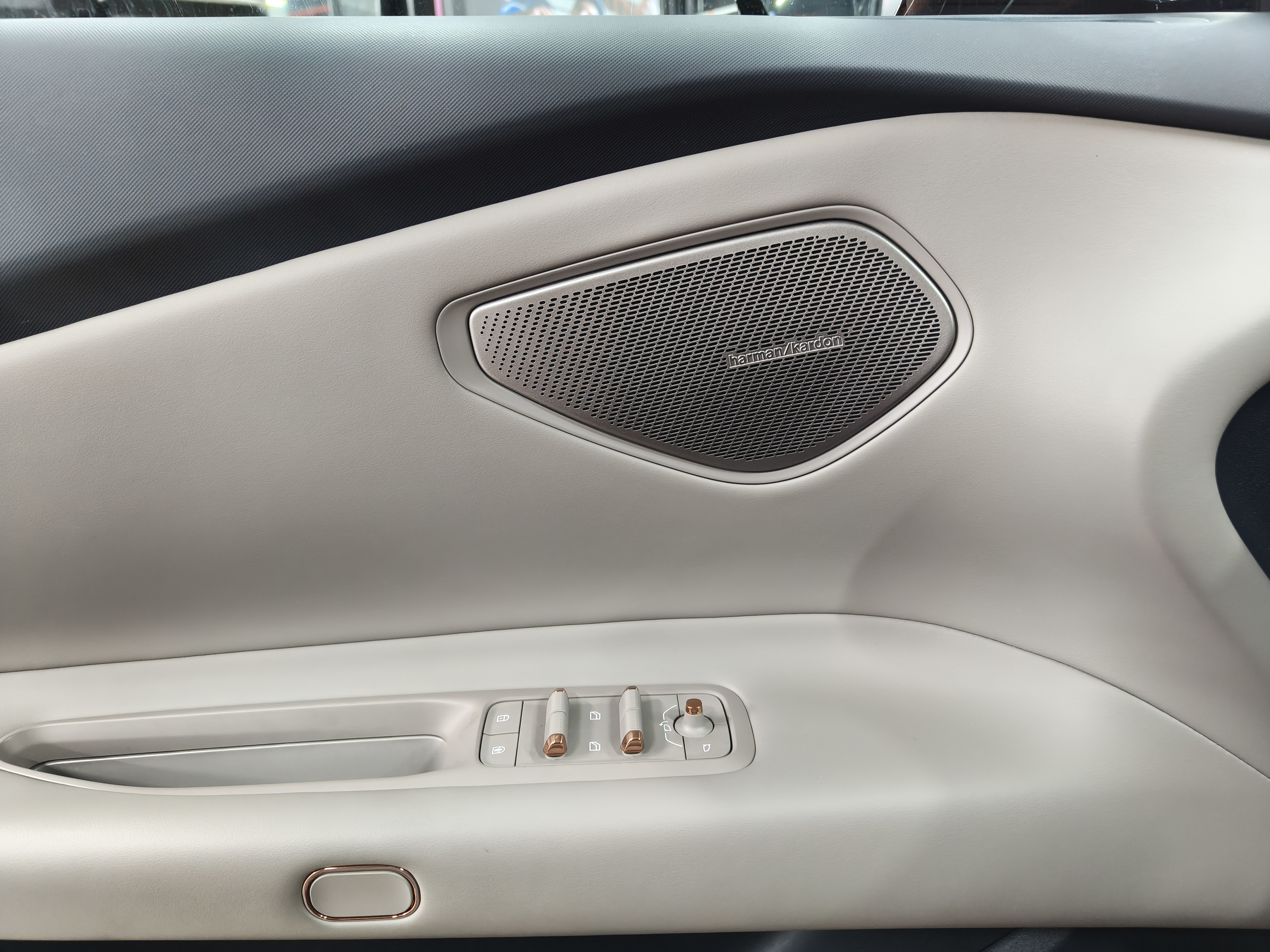 Lynk & Co 2026 #15 Lynk & Co 2026 car image #15