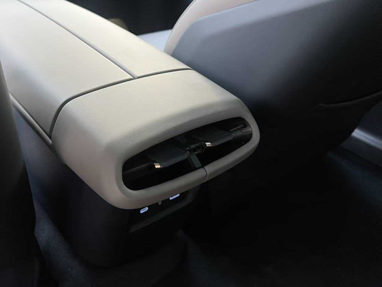Lynk & Co Z10 2024 car image #15