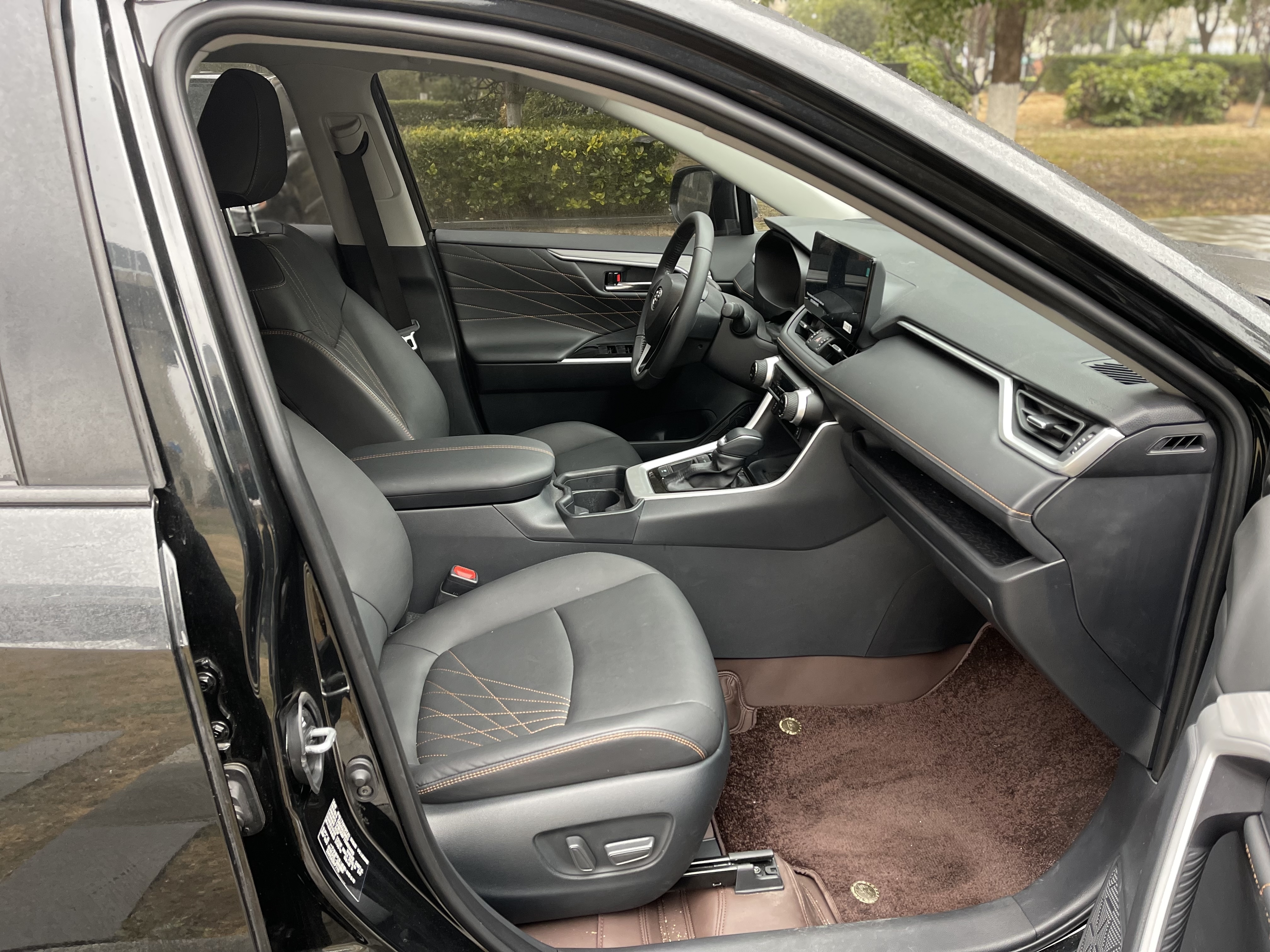 Toyota RAV4 2025 car image #15