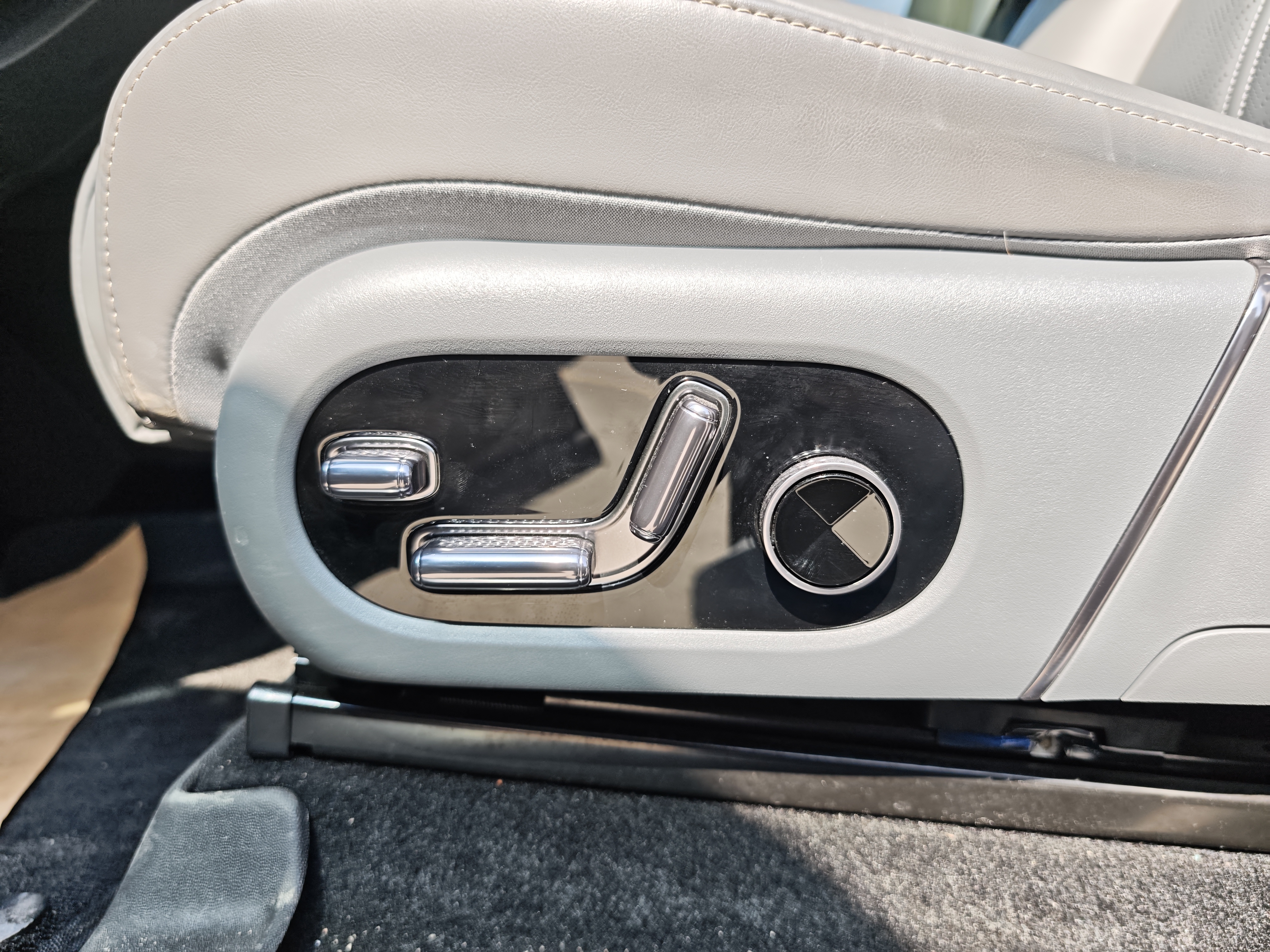 Zeekr 7X 2024 car image #15