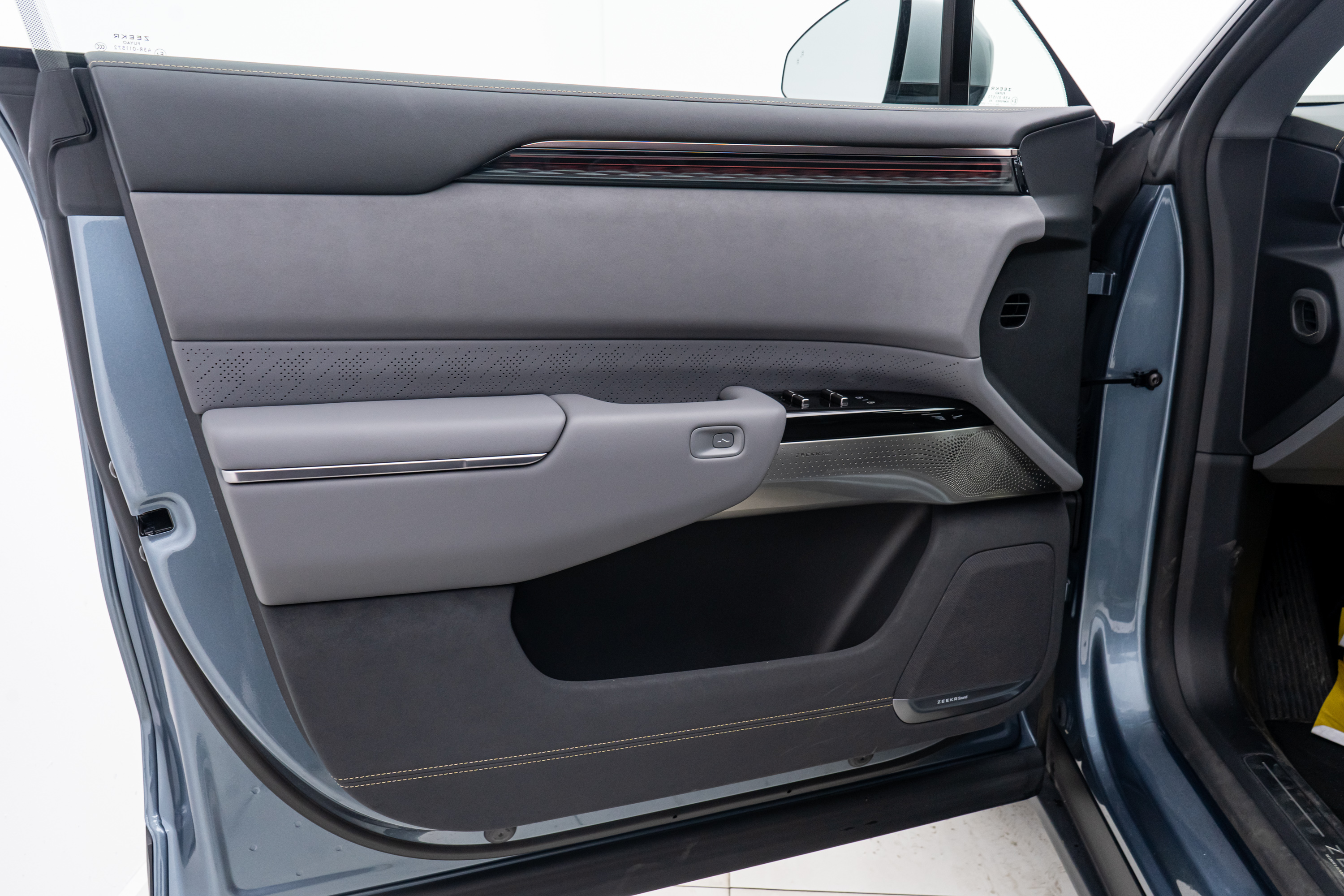 Zeekr 7X 2024 car image #15