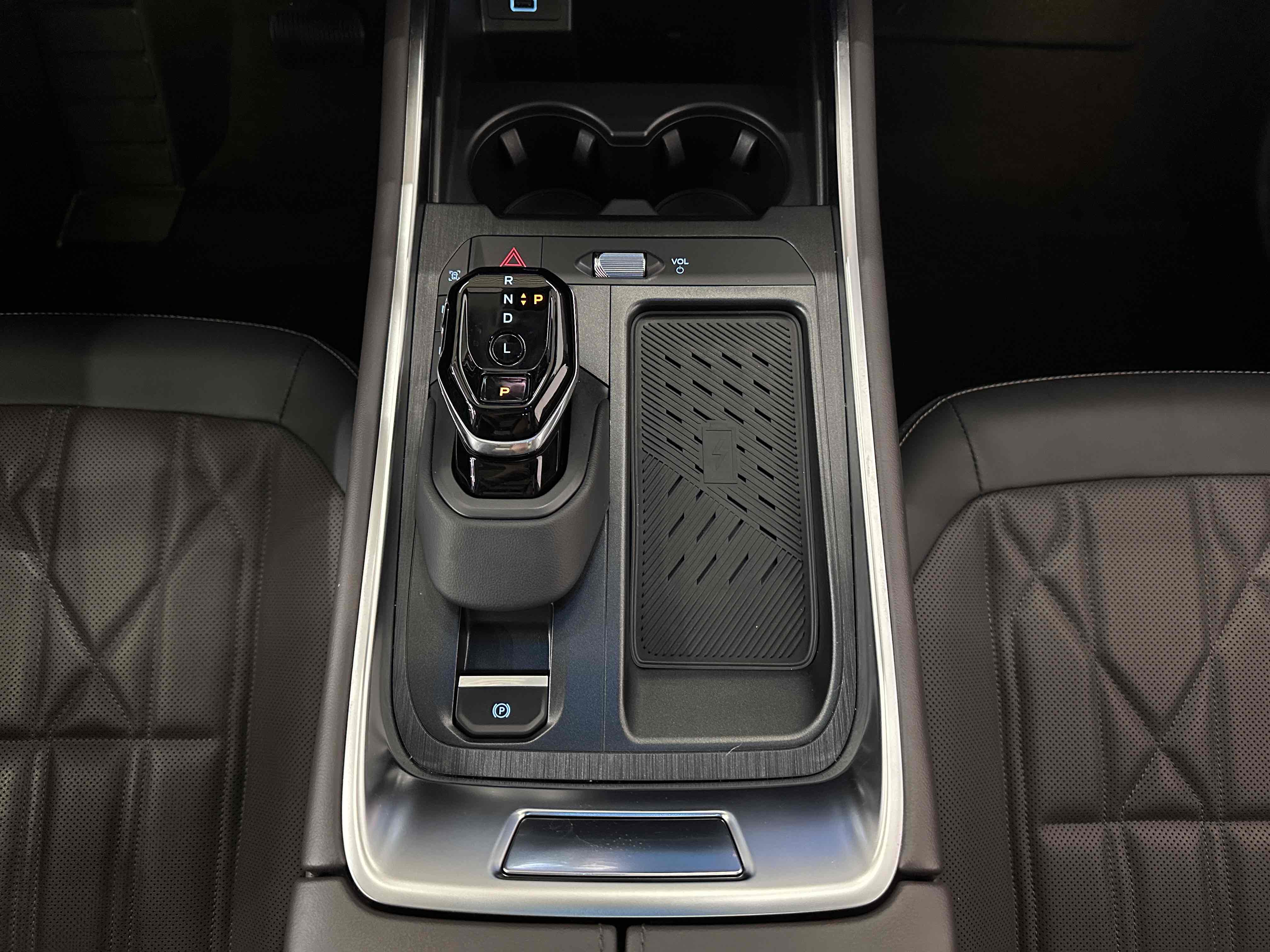 Ford Edge 2024 #15 Ford Edge 2024 car image #15