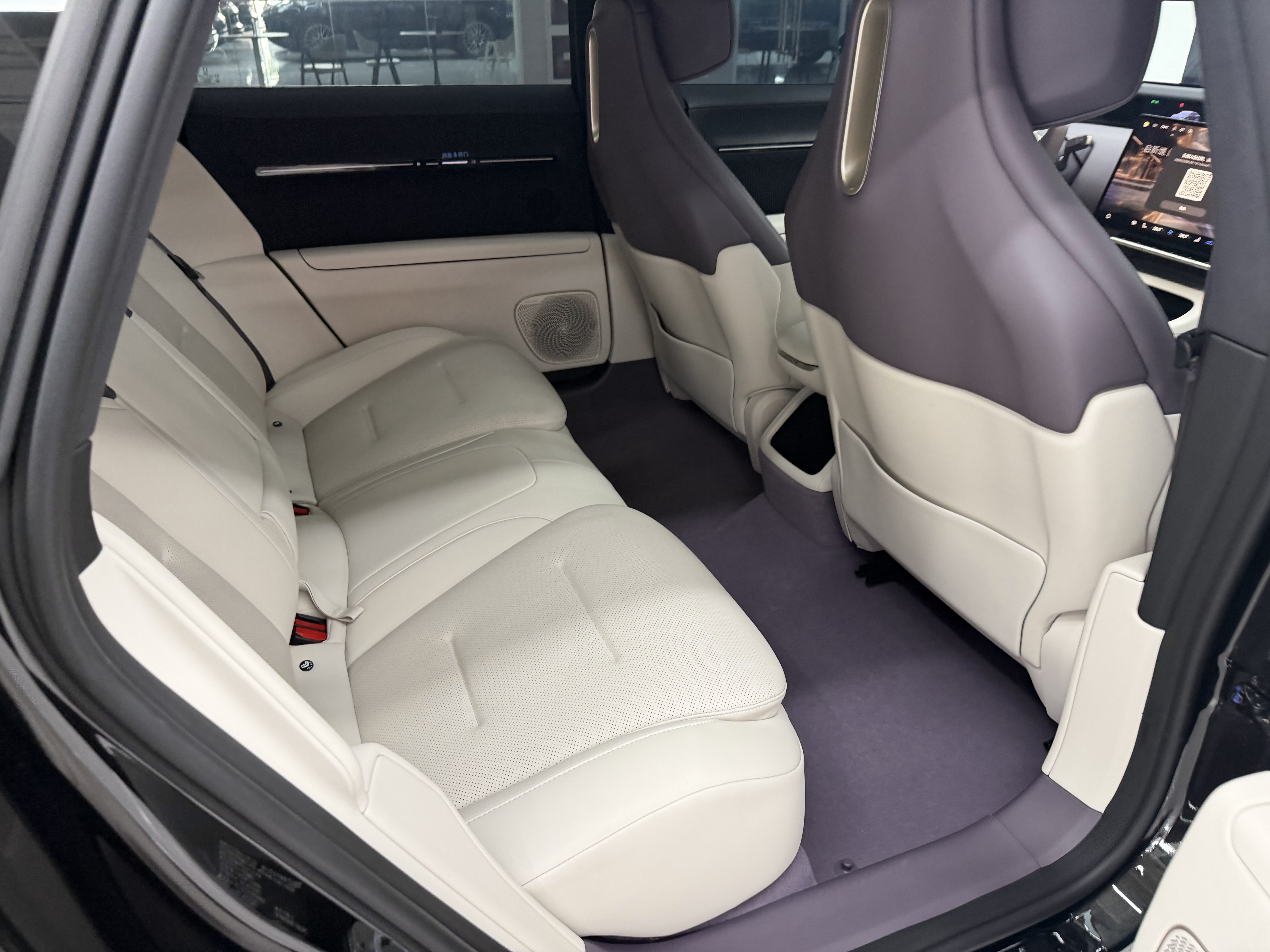 Avatr 12 2024 car image #15