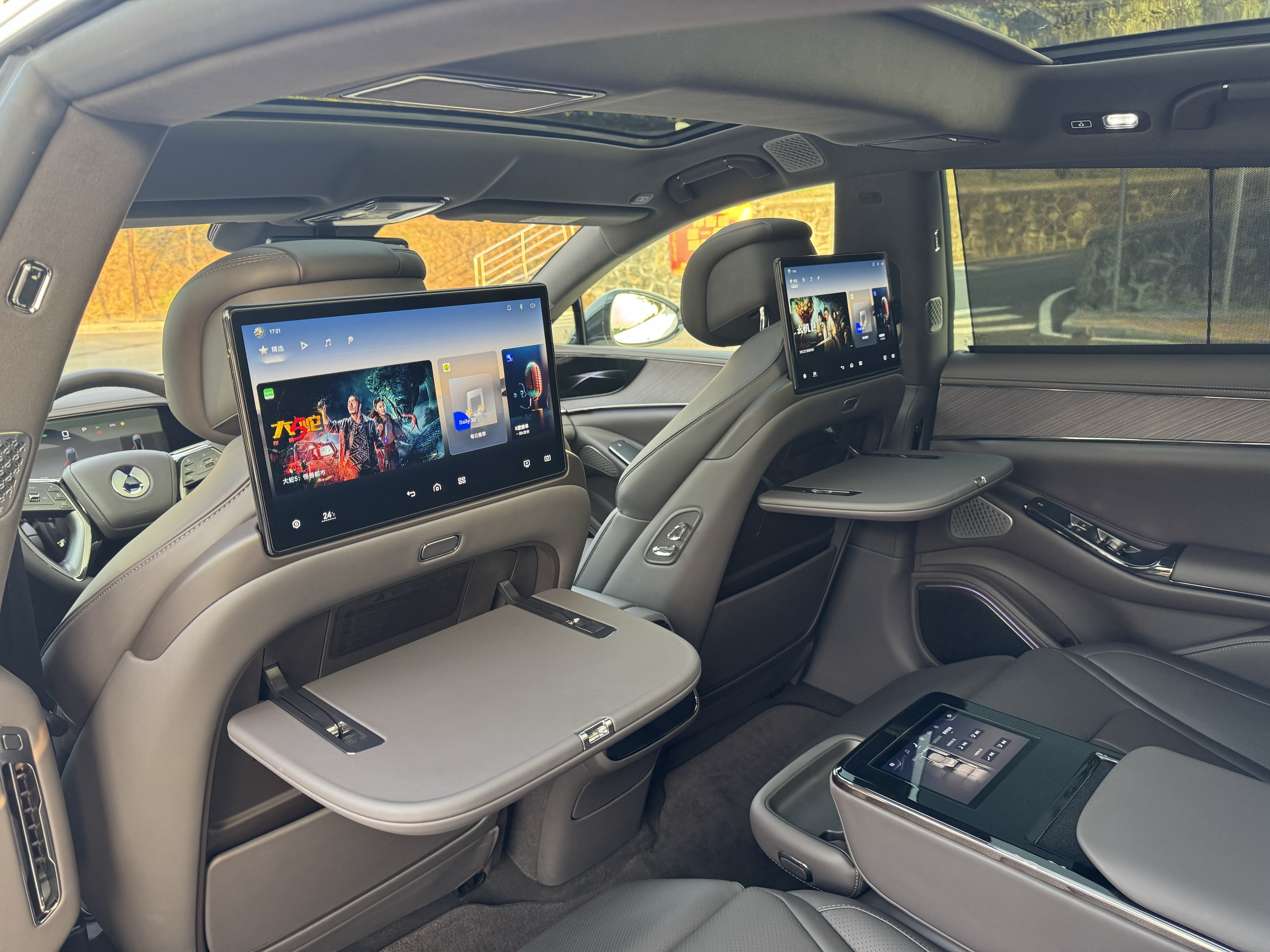 Denza Z9 2025 car image #15