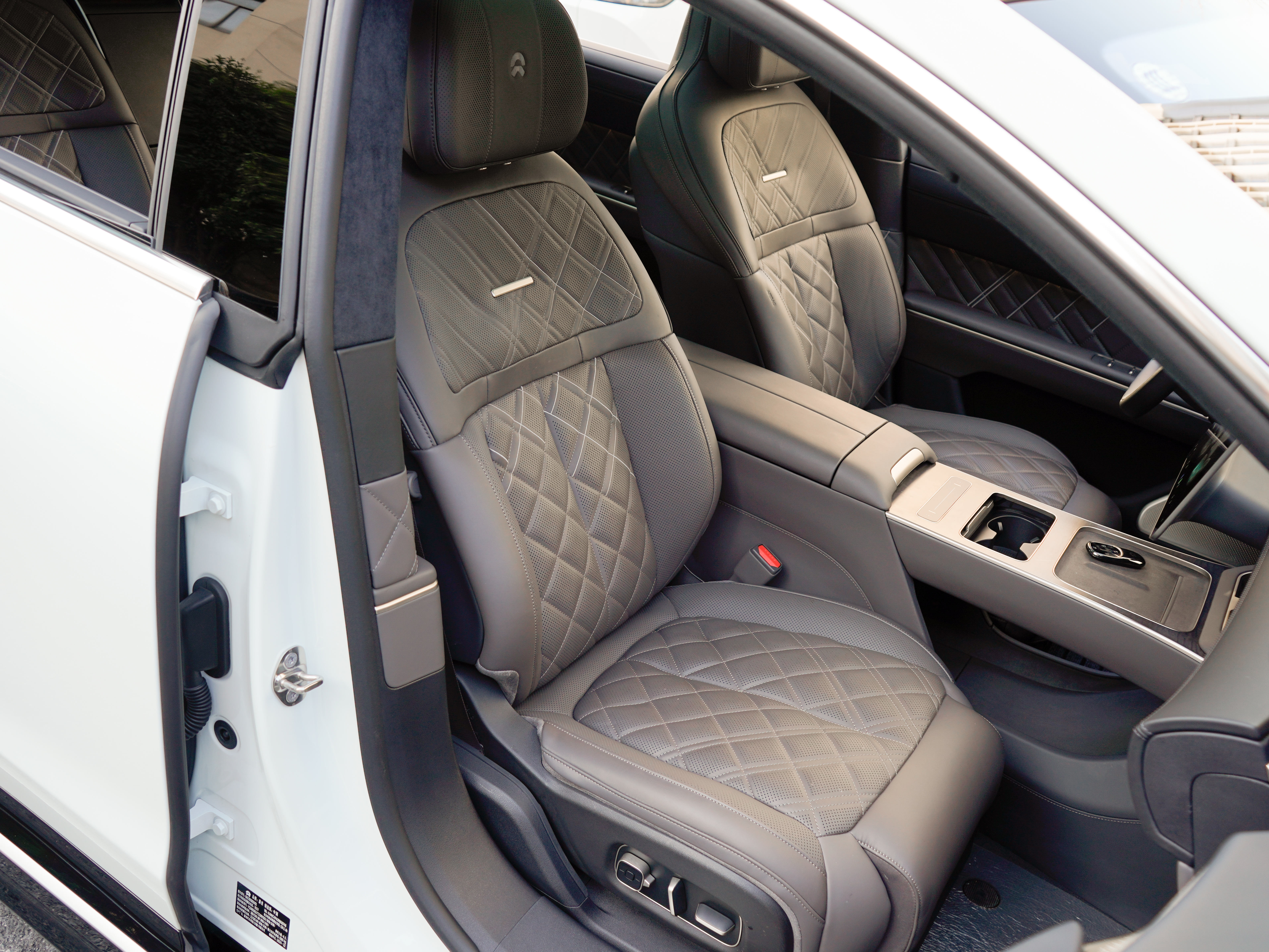 NIO ET9 2025 car image #15