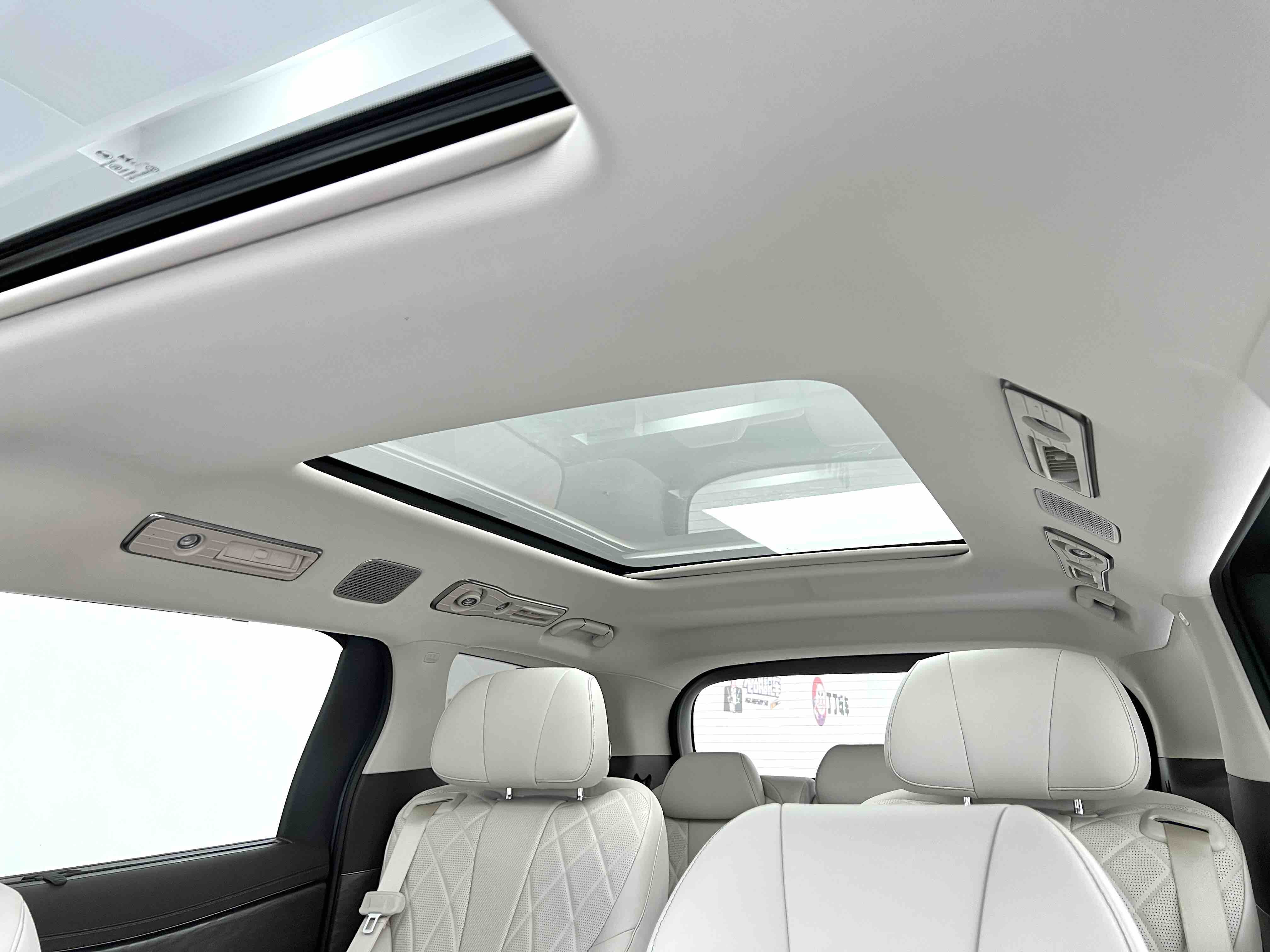 Denza D9 2025 car image #15