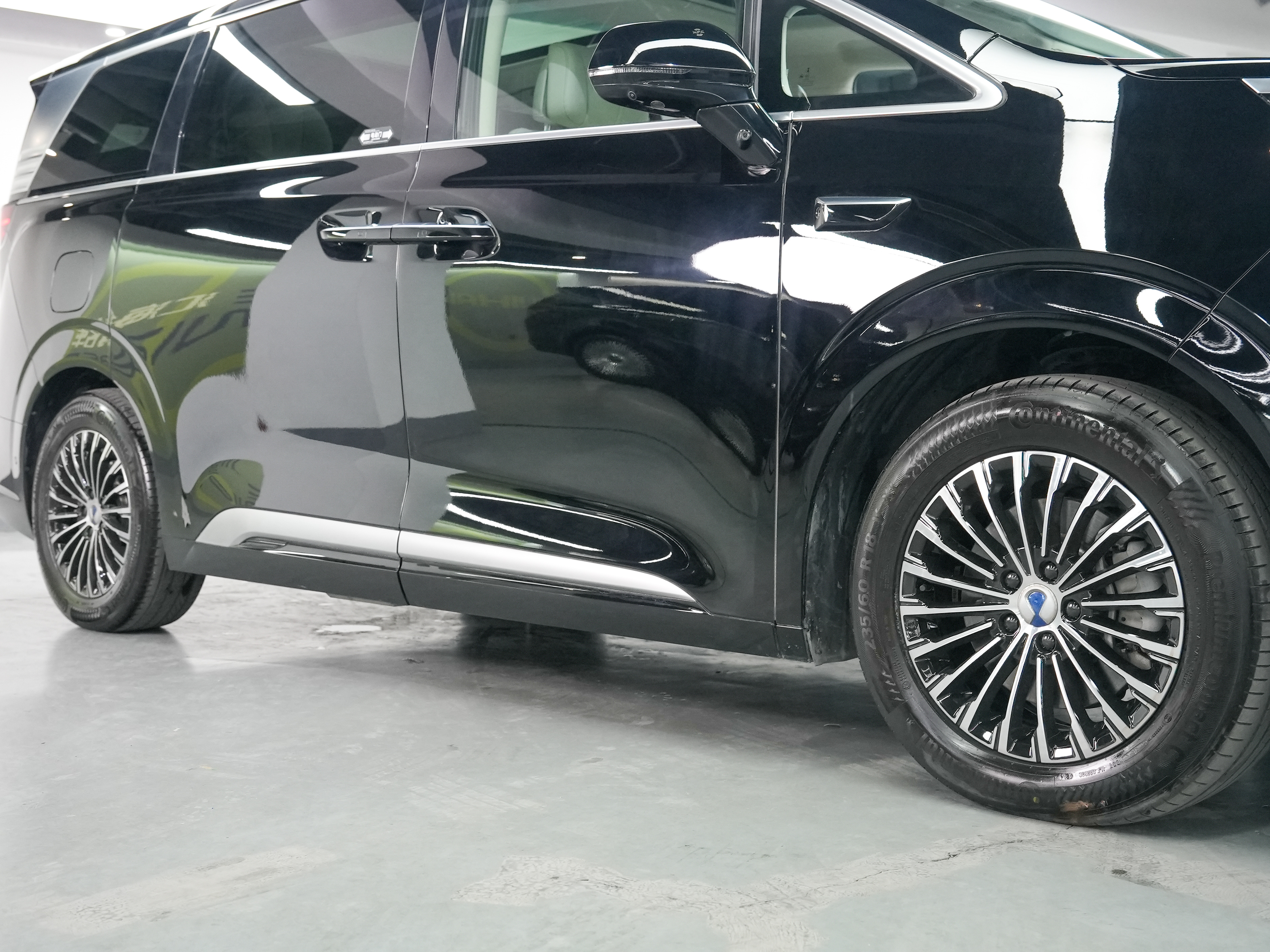 Denza D9 2025 image de voiture #15