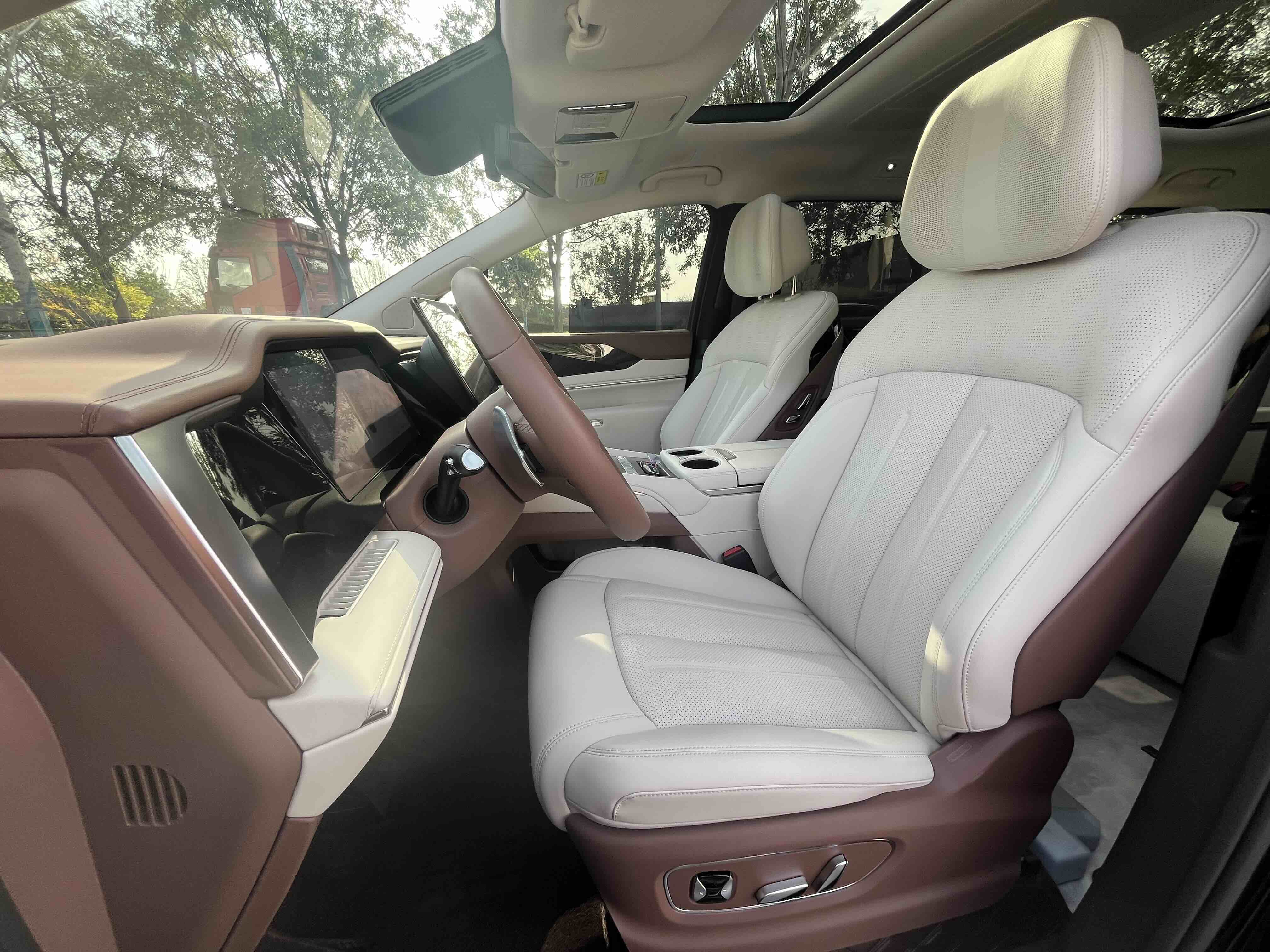 BYD Xia 2025 car image #15