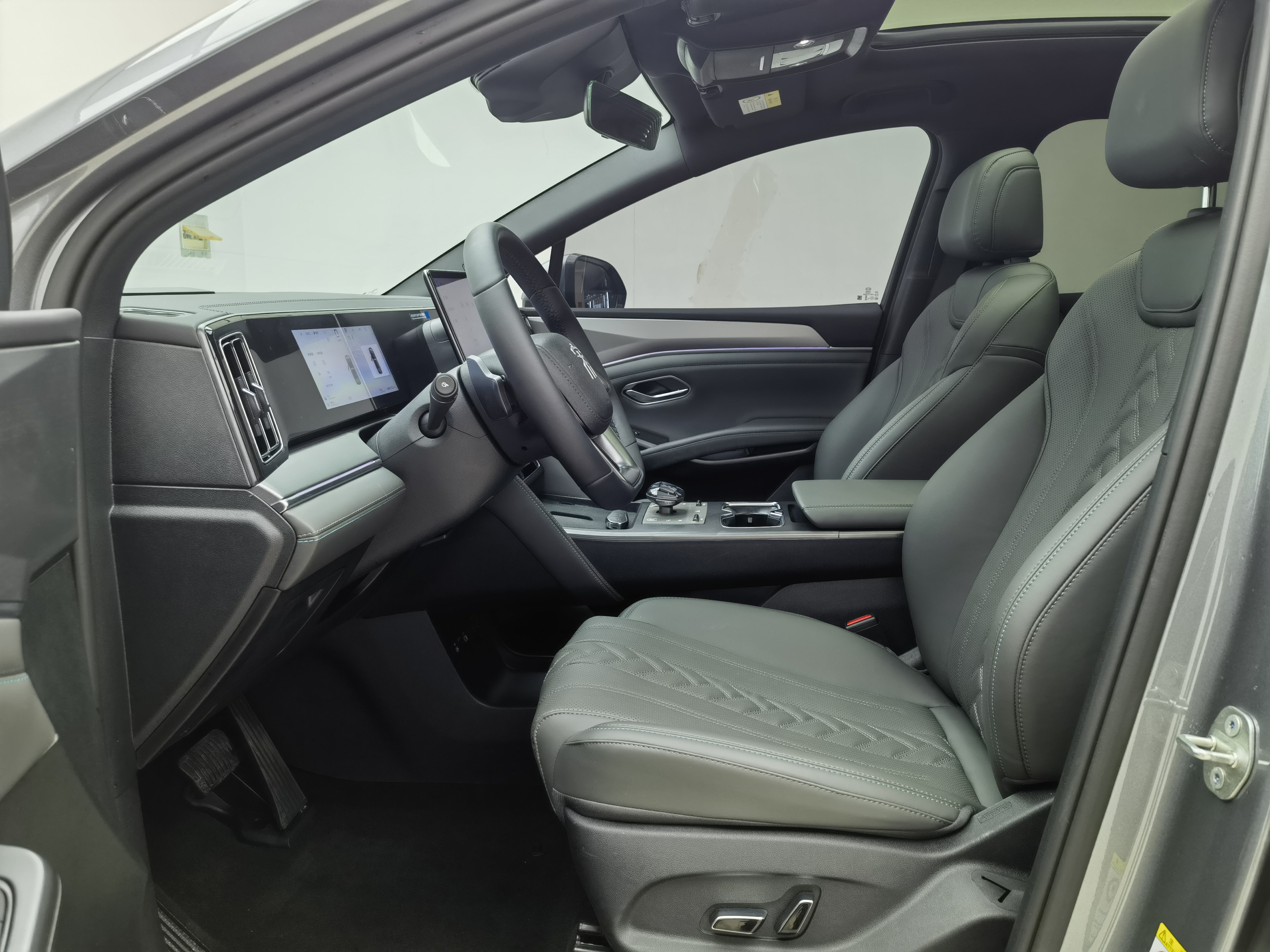 BYD SongL DM-i 2025 #15 BYD SongL DM-i 2025 car image #15