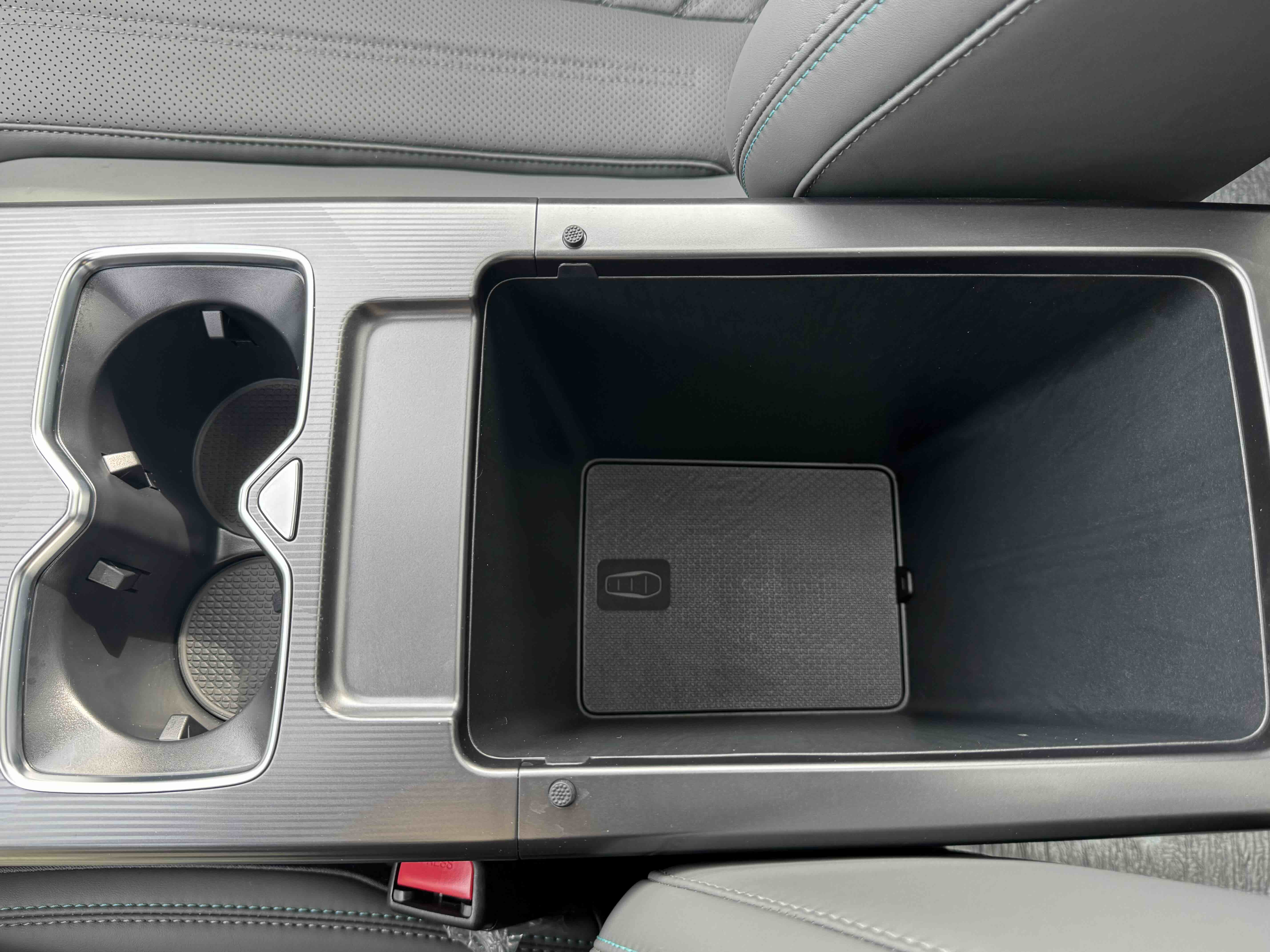 BYD SongL DM-i 2025 car image #15