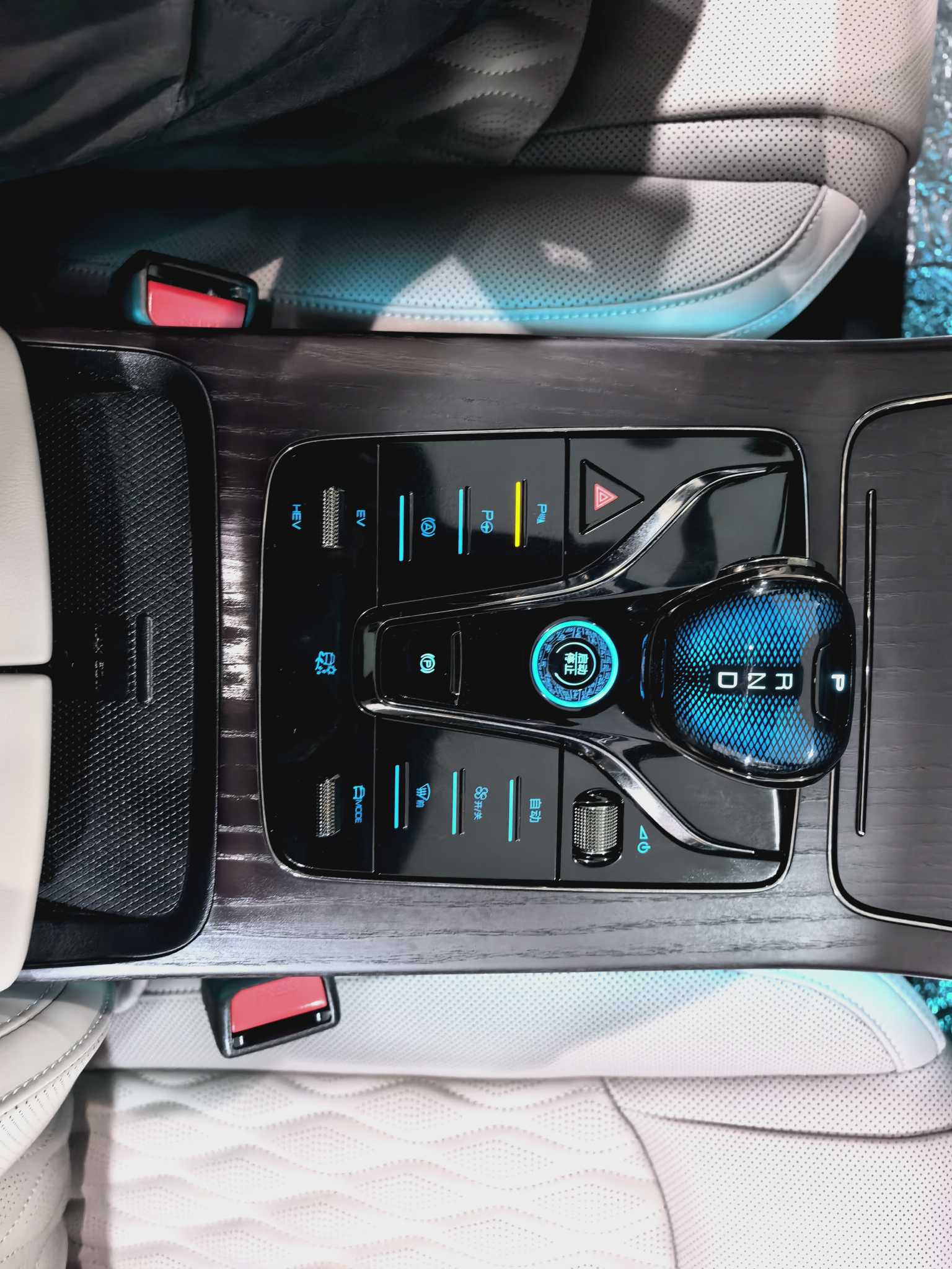 BYD Han 2025 car image #15