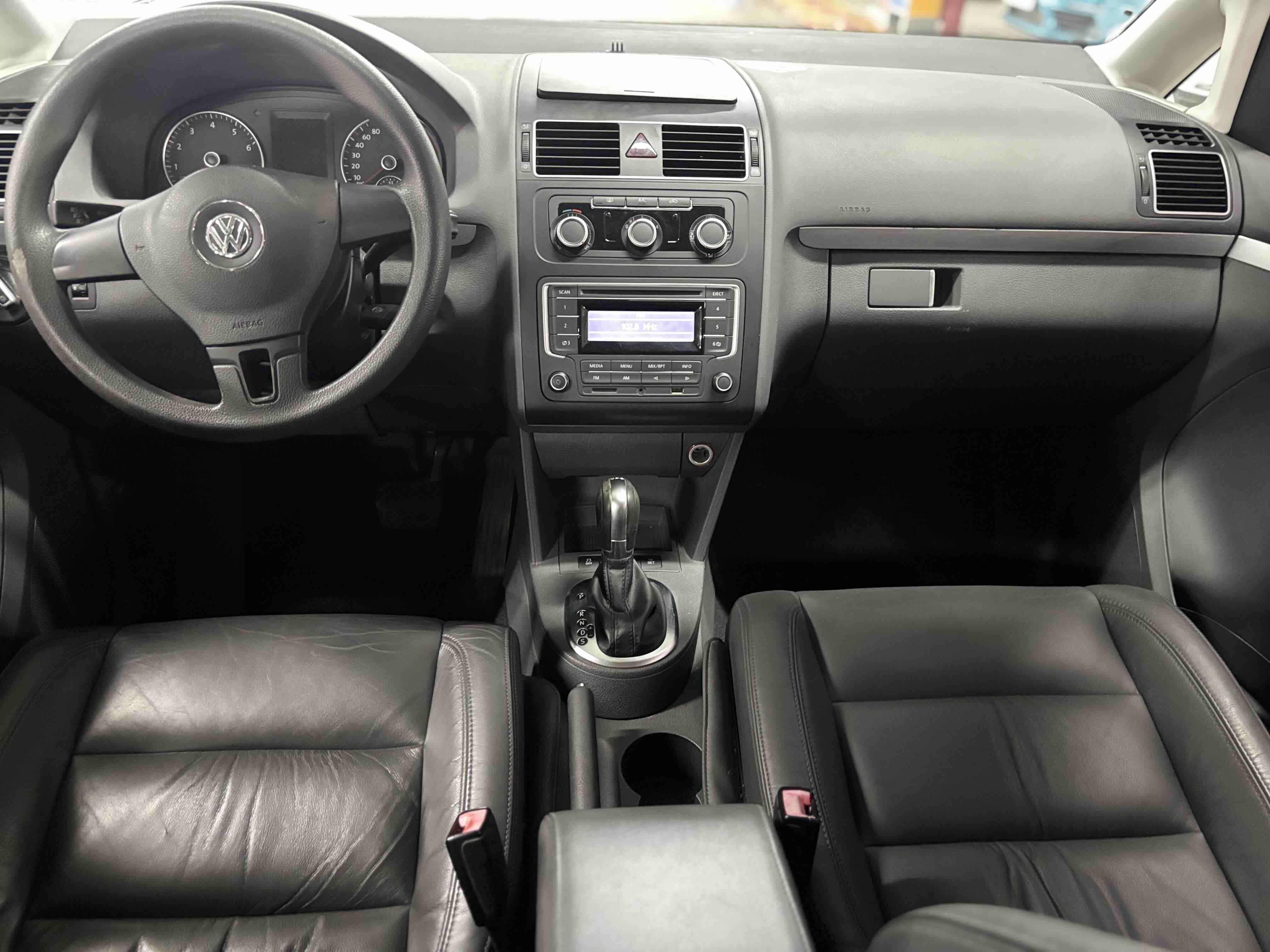 Volkswagen Touran 2016 car image #15