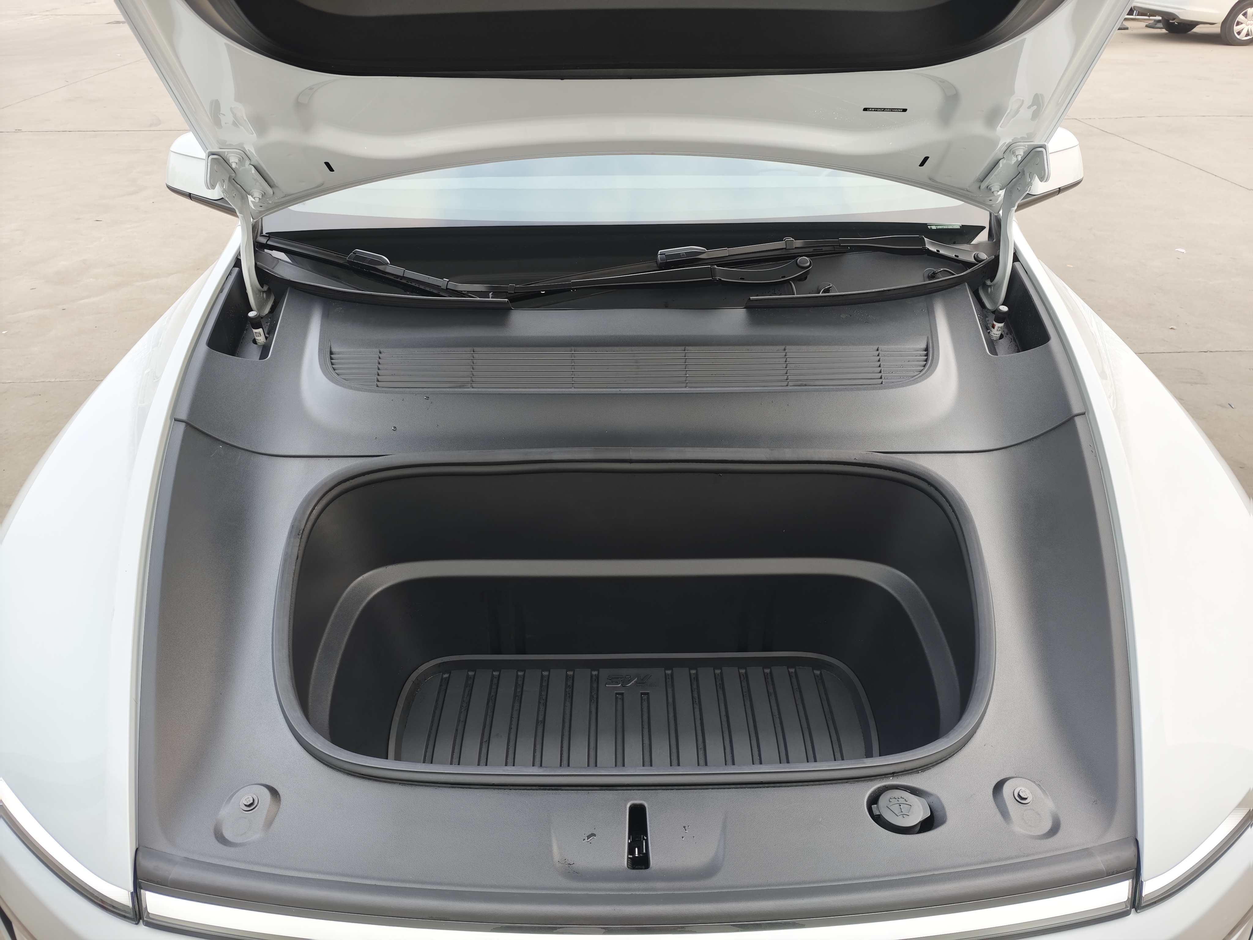 Tesla Model Y 2025 #15 Tesla Model Y 2025 car image #15