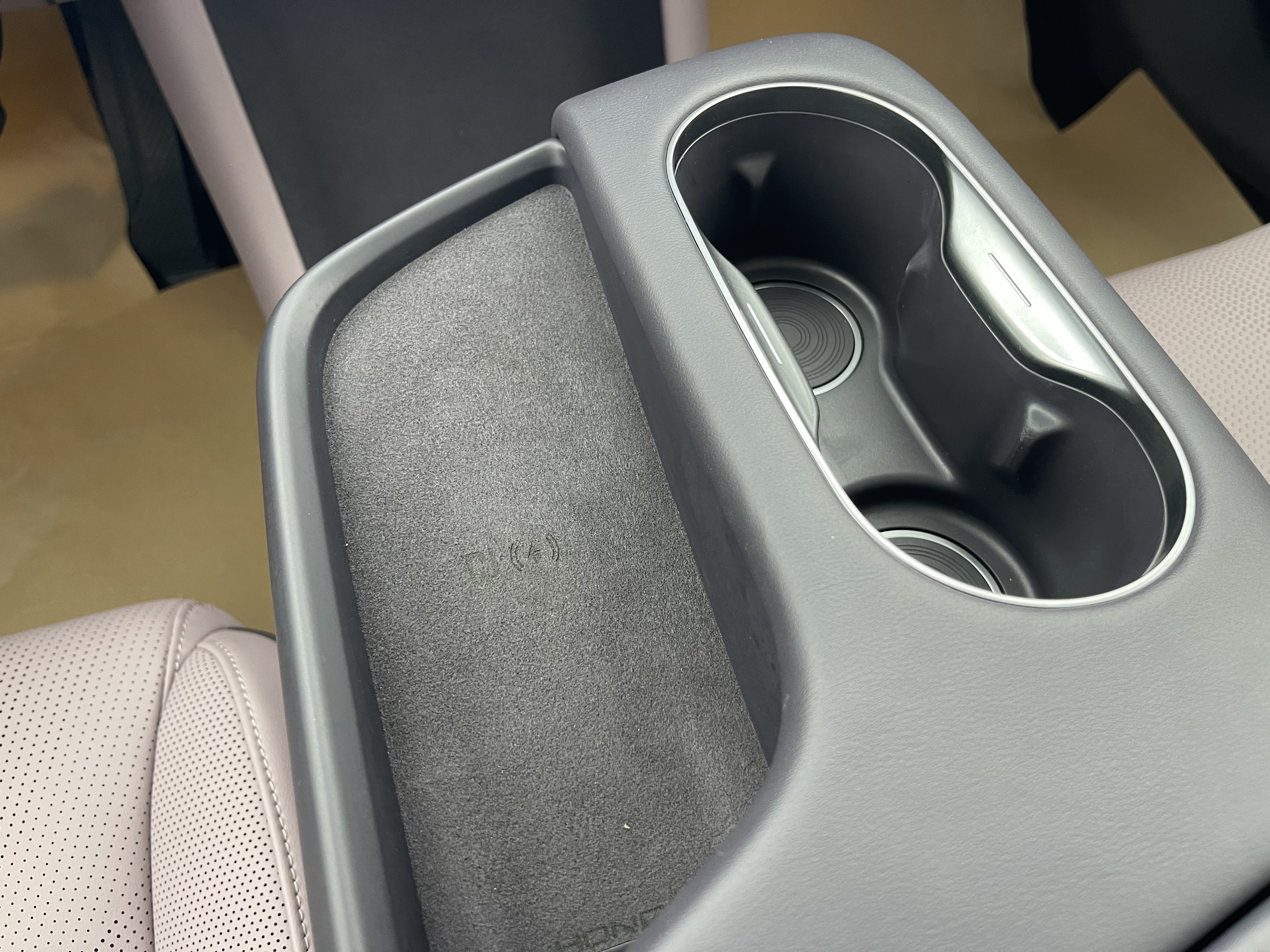 HongQi 2025 car image #15