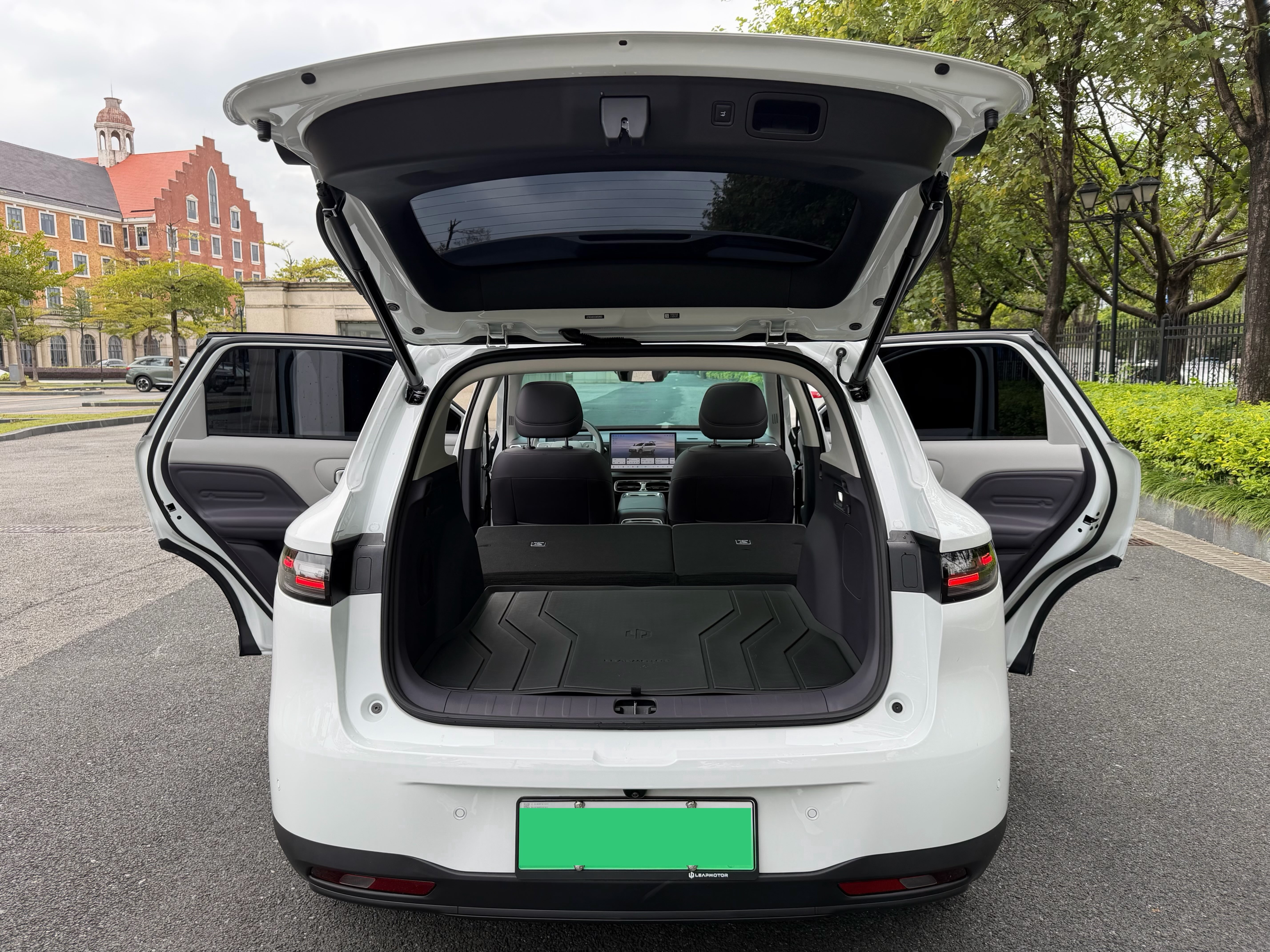 零跑汽车 零跑B10 2025 汽车图片 #15