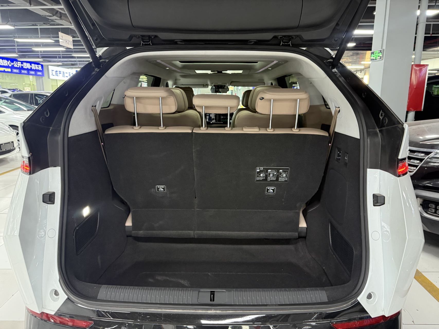 Xpeng X9 2025 immagine di auto #15