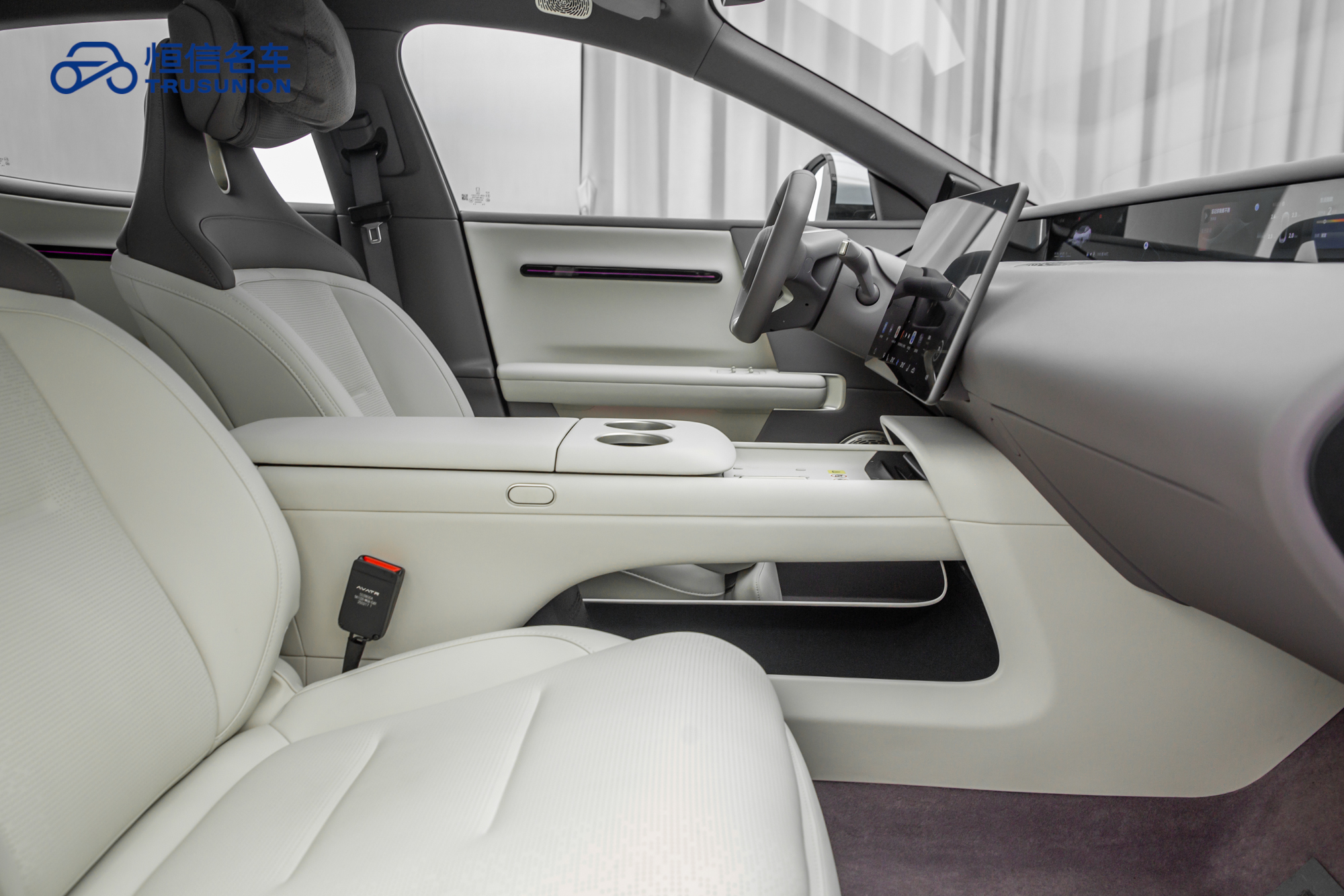 Avatr 06 2025 car image #15