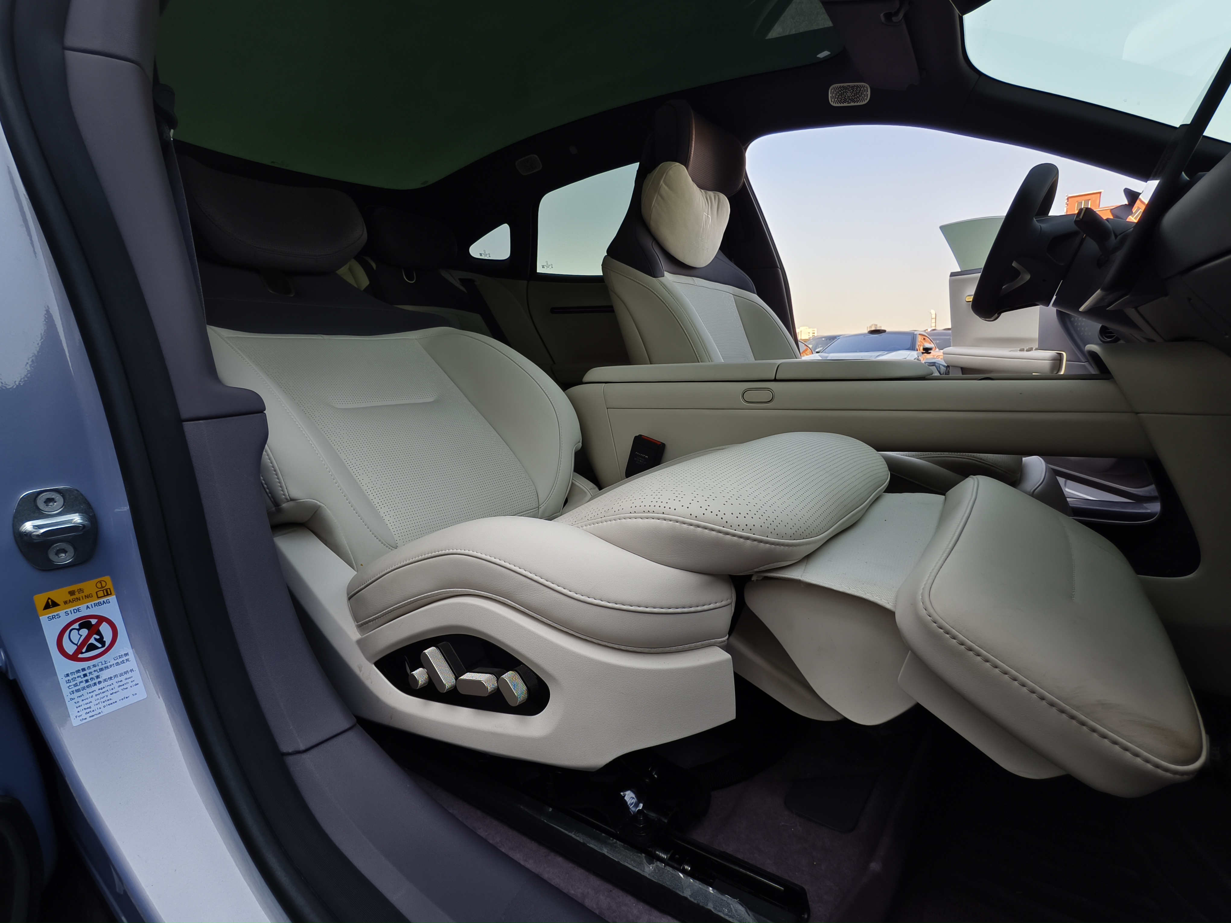 Avatr 06 2025 car image #15