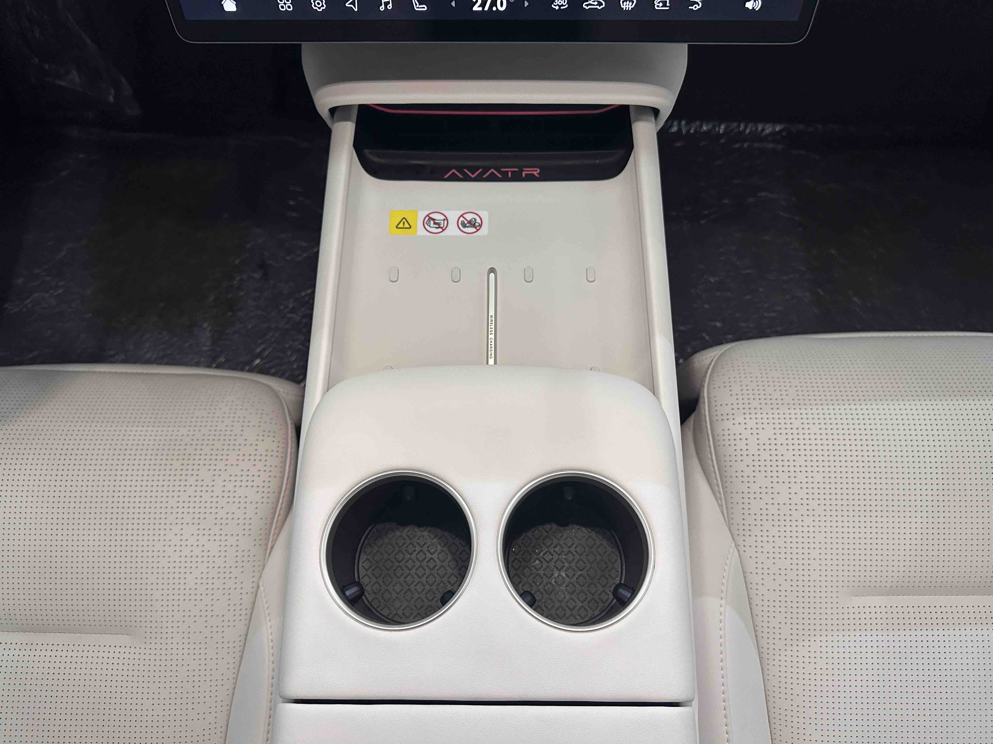 Avatr 06 2025 car image #15