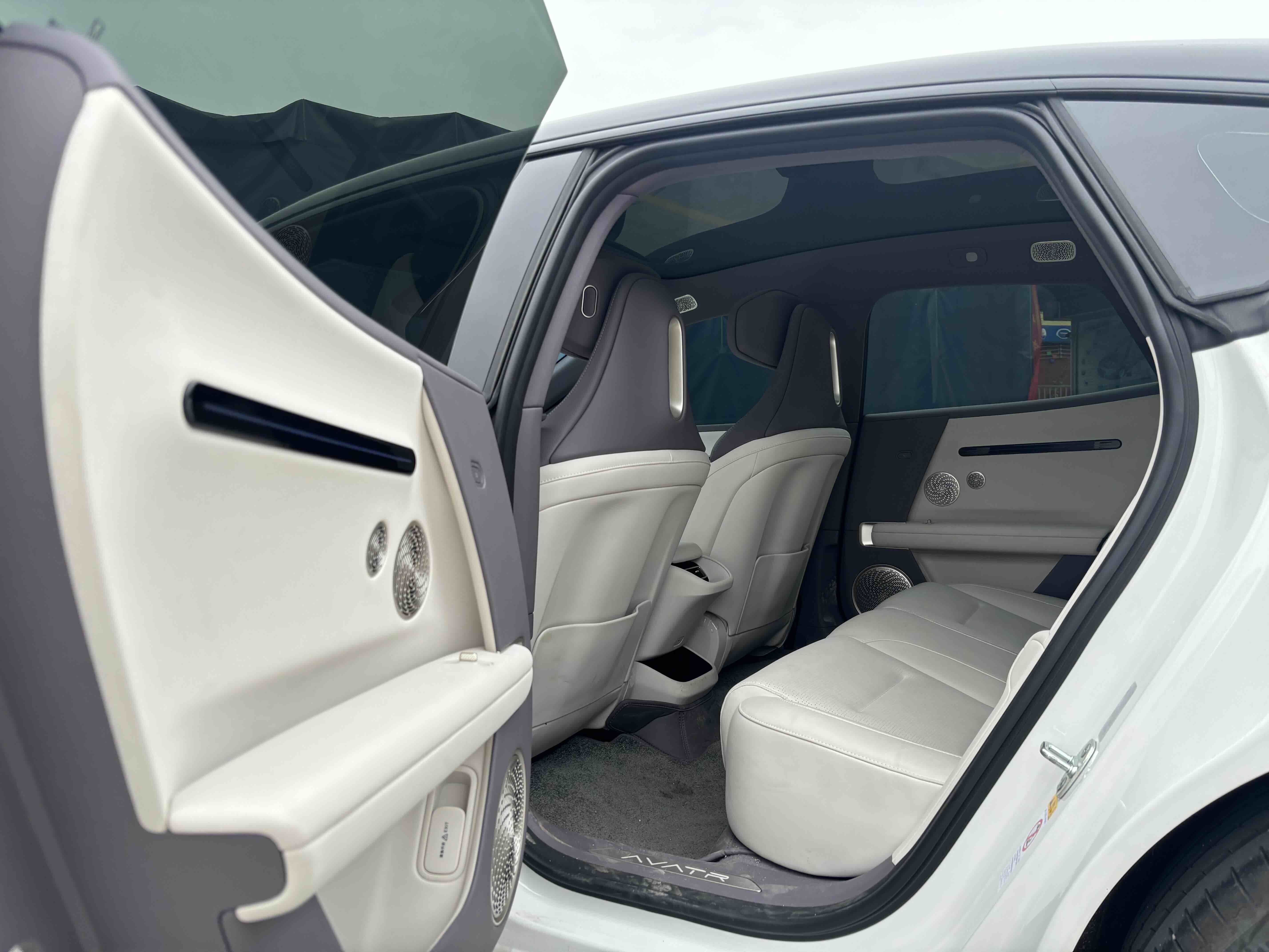 Avatr 06 2025 car image #15