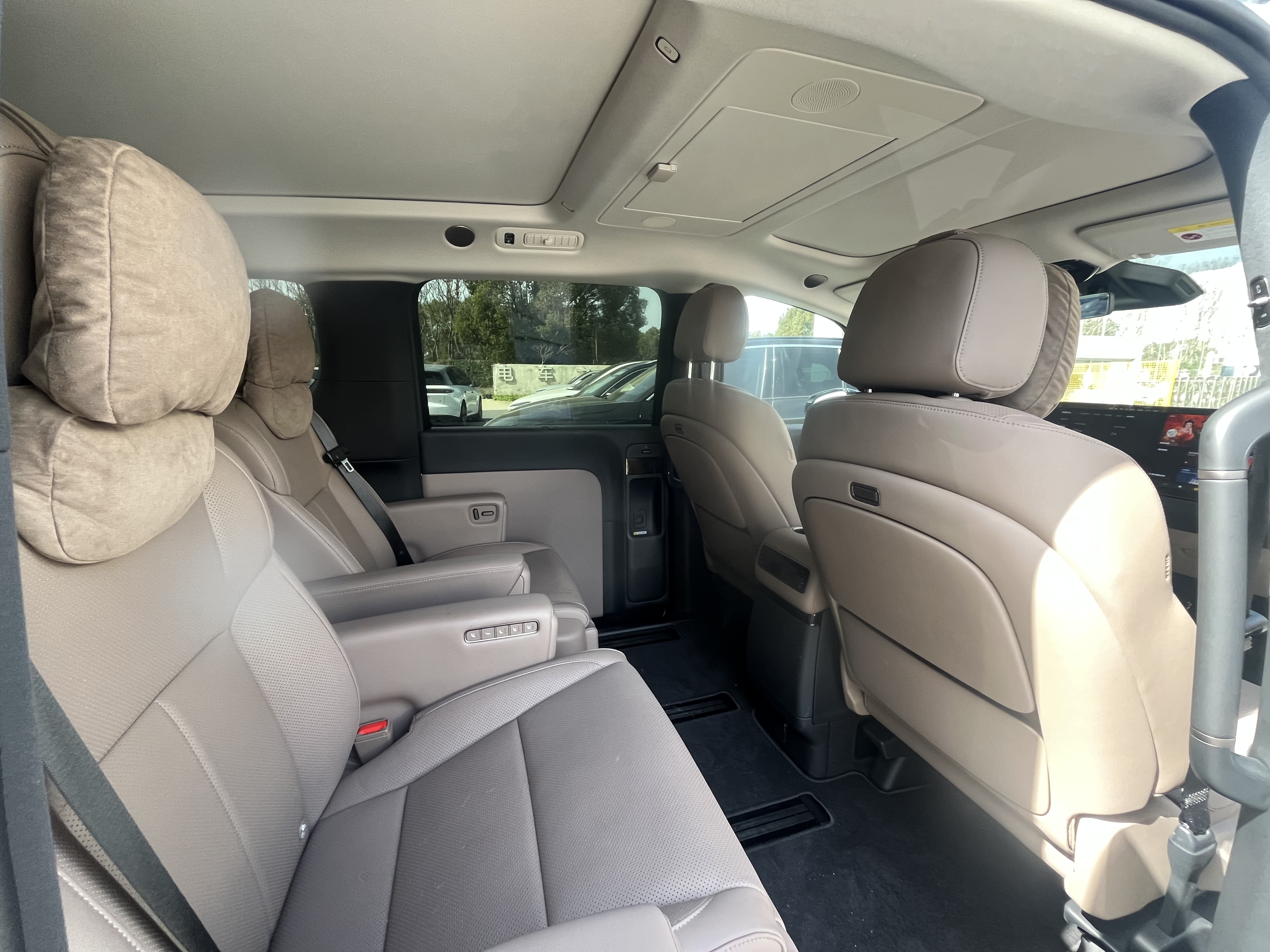 理想汽车 理想MEGA 2025 汽车图片 #15