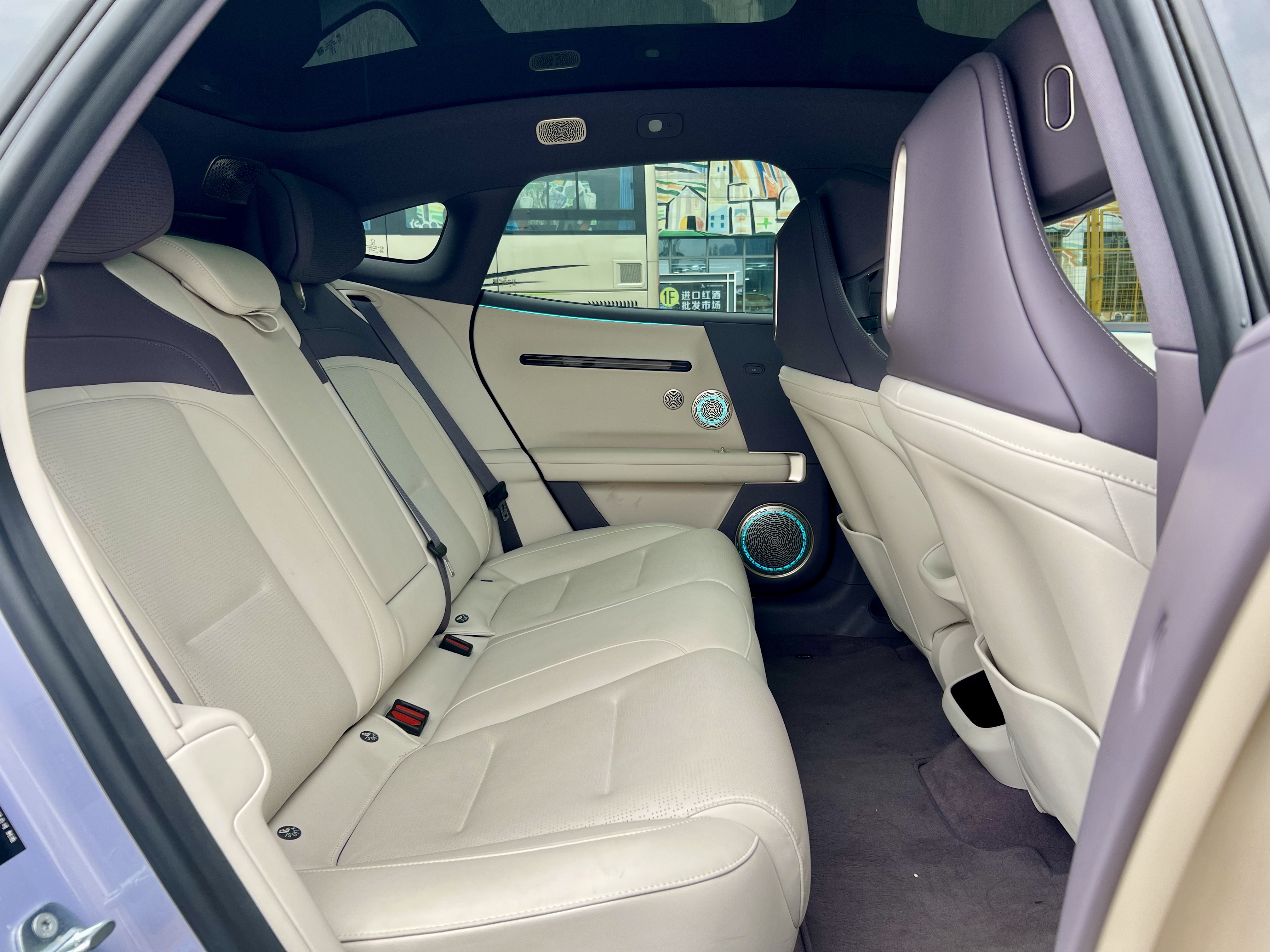 Avatr 06 2025 car image #15