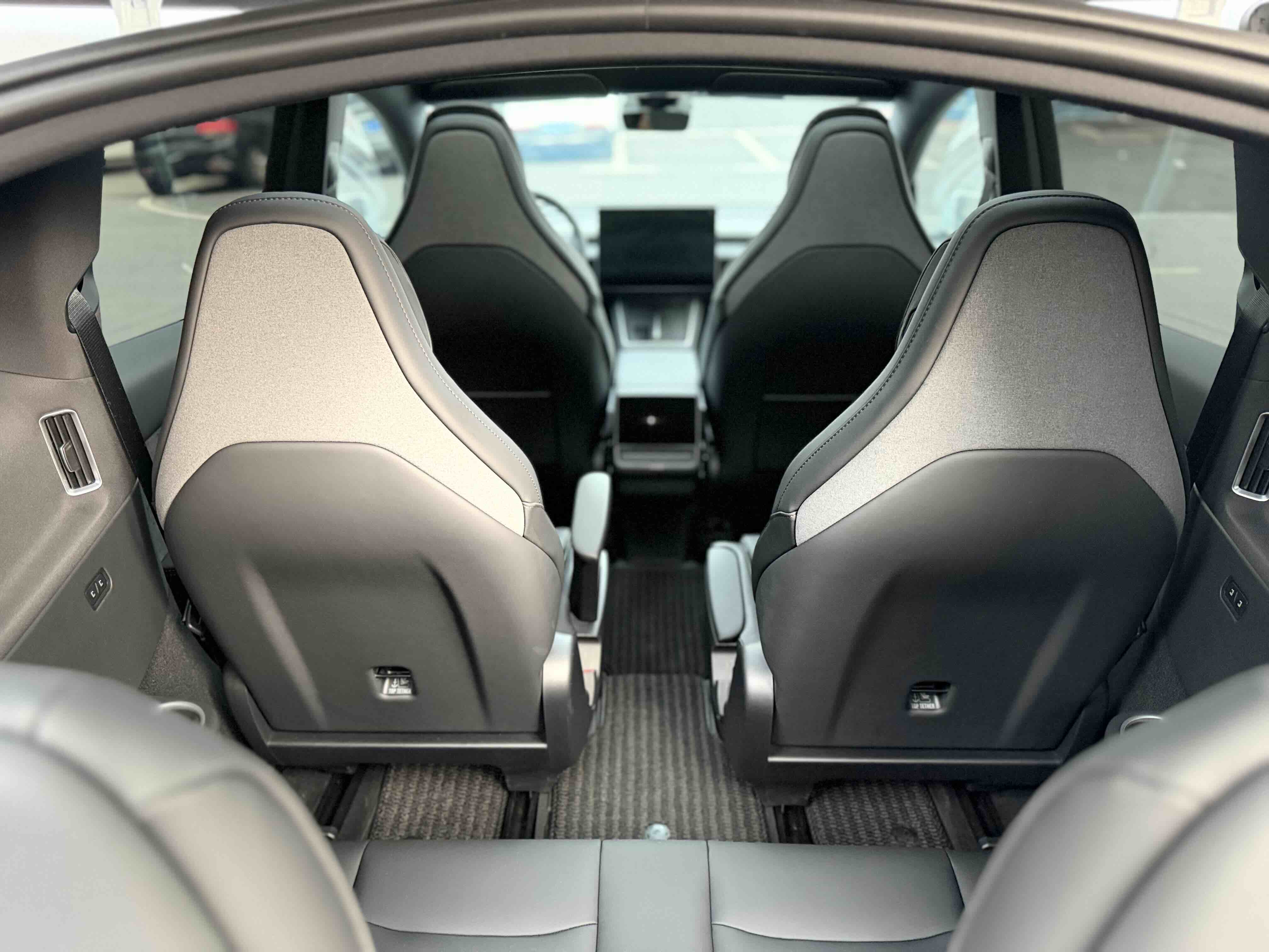 Tesla Model Y L 2025 image de voiture #15