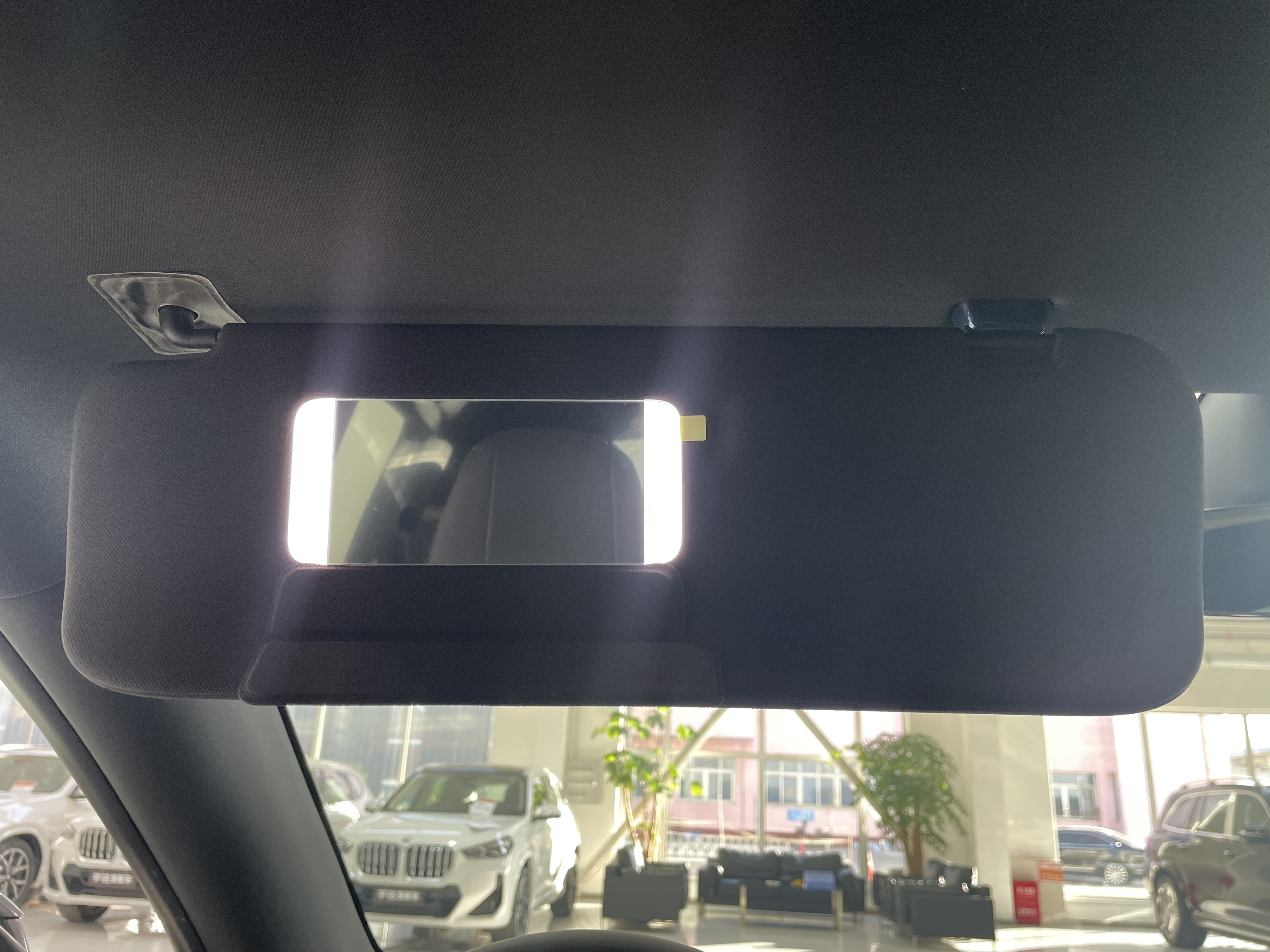 特斯拉 Model Y L 2025 汽车图片 #15