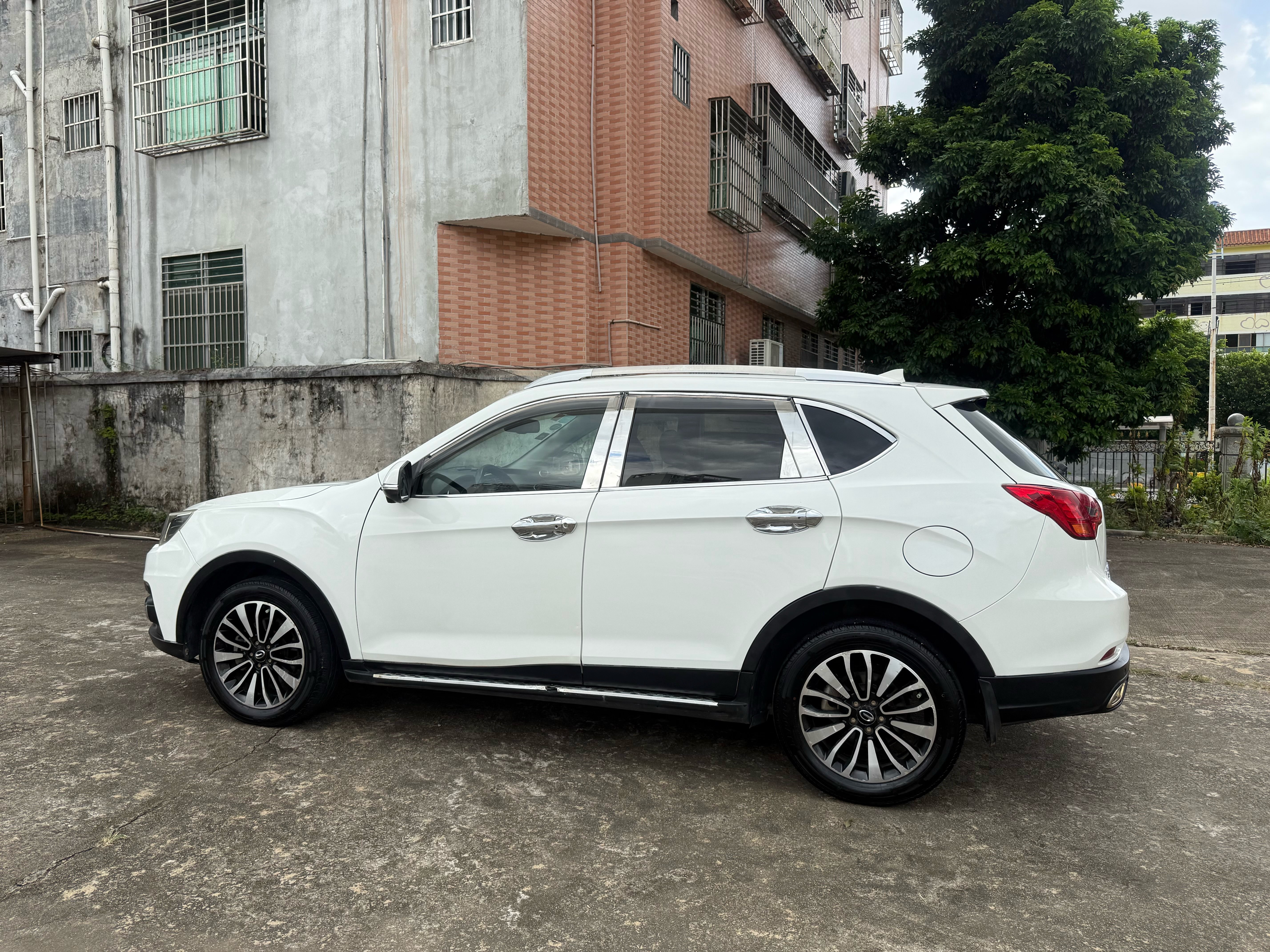 GAC Trumpchi GS5 Super 2015 #15 GAC Trumpchi GS5 Super 2015 car image #15