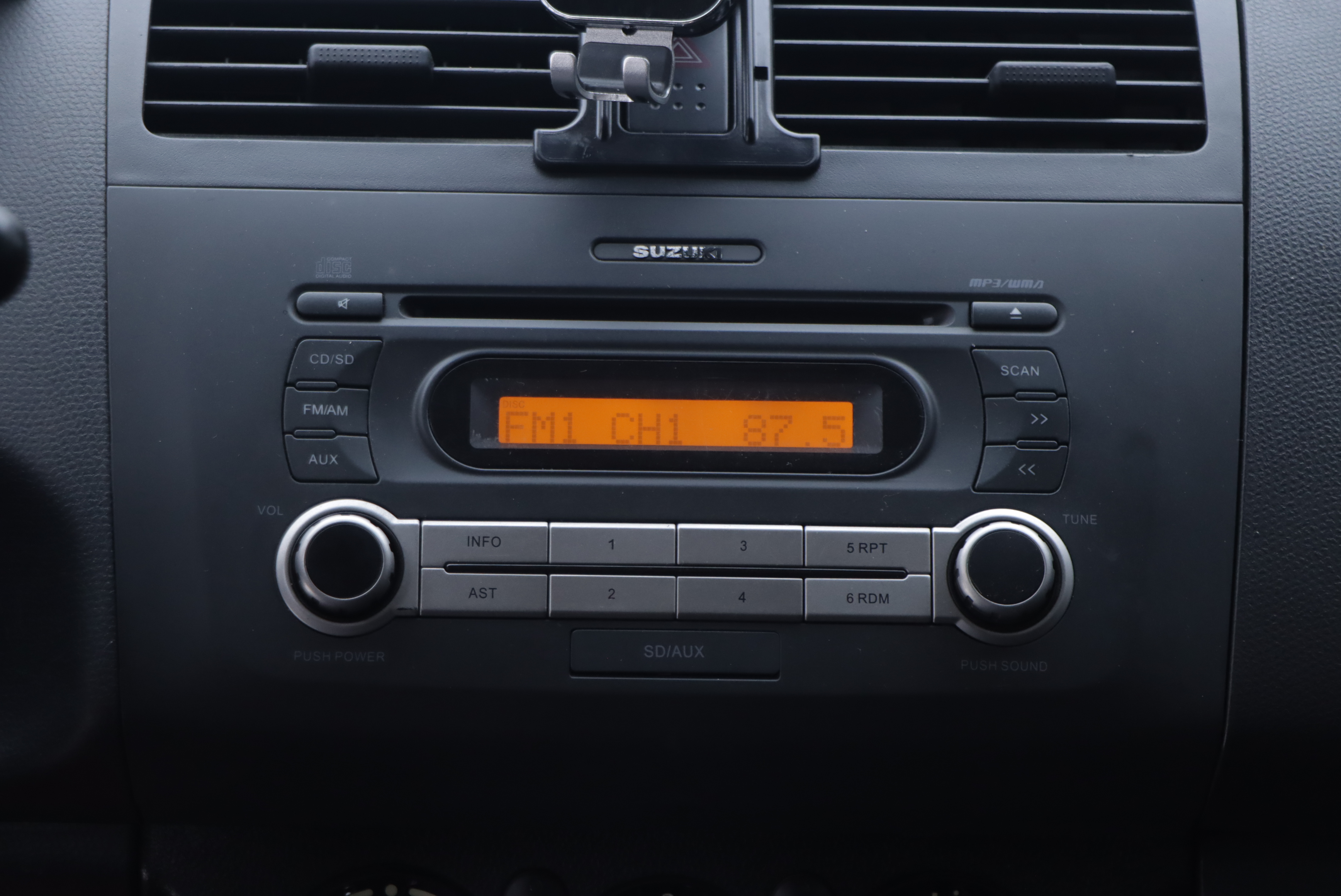 Suzuki Swift 2016 изображение автомобиля #15