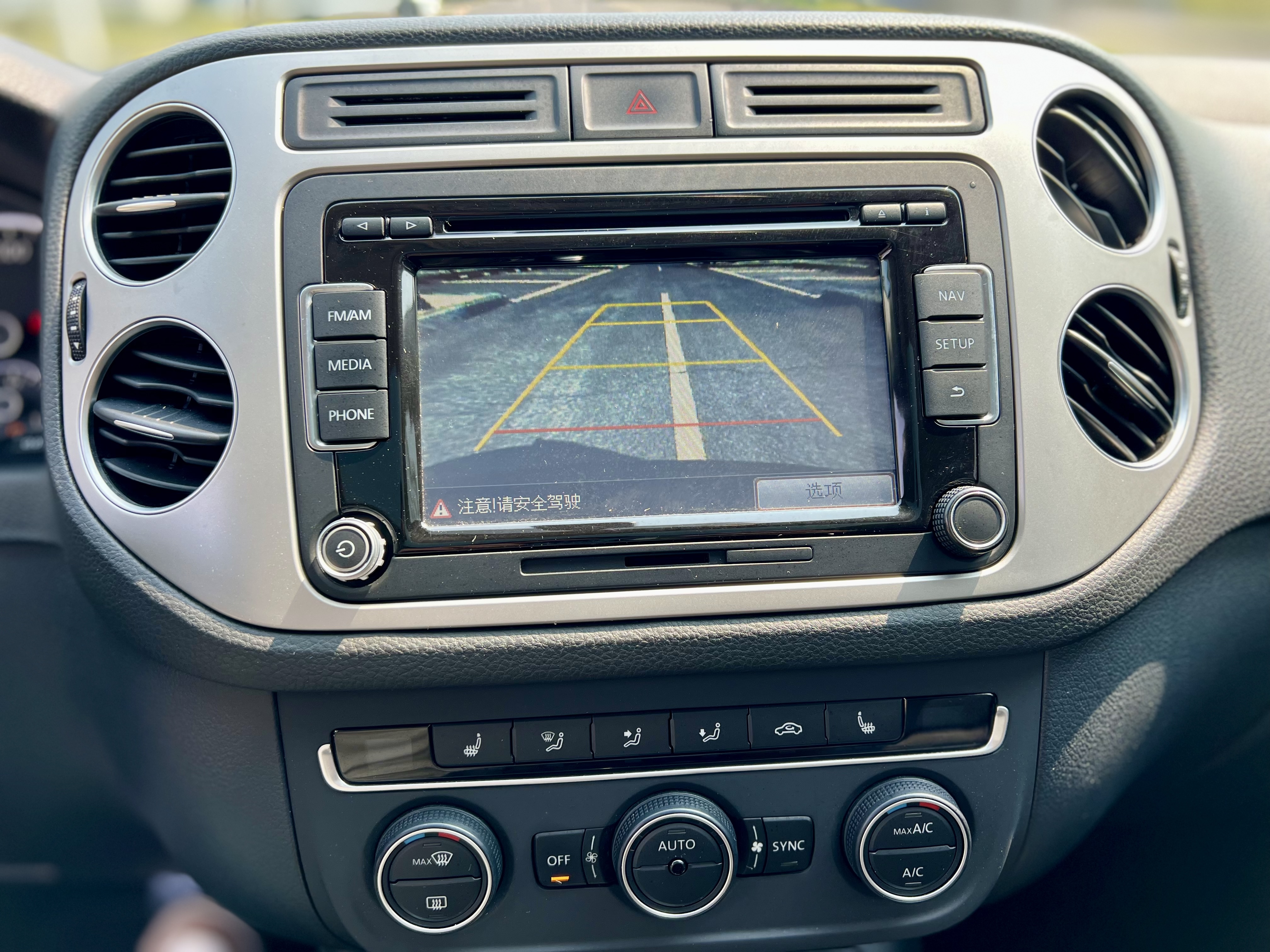 Volkswagen Tiguan 2015 car image #15