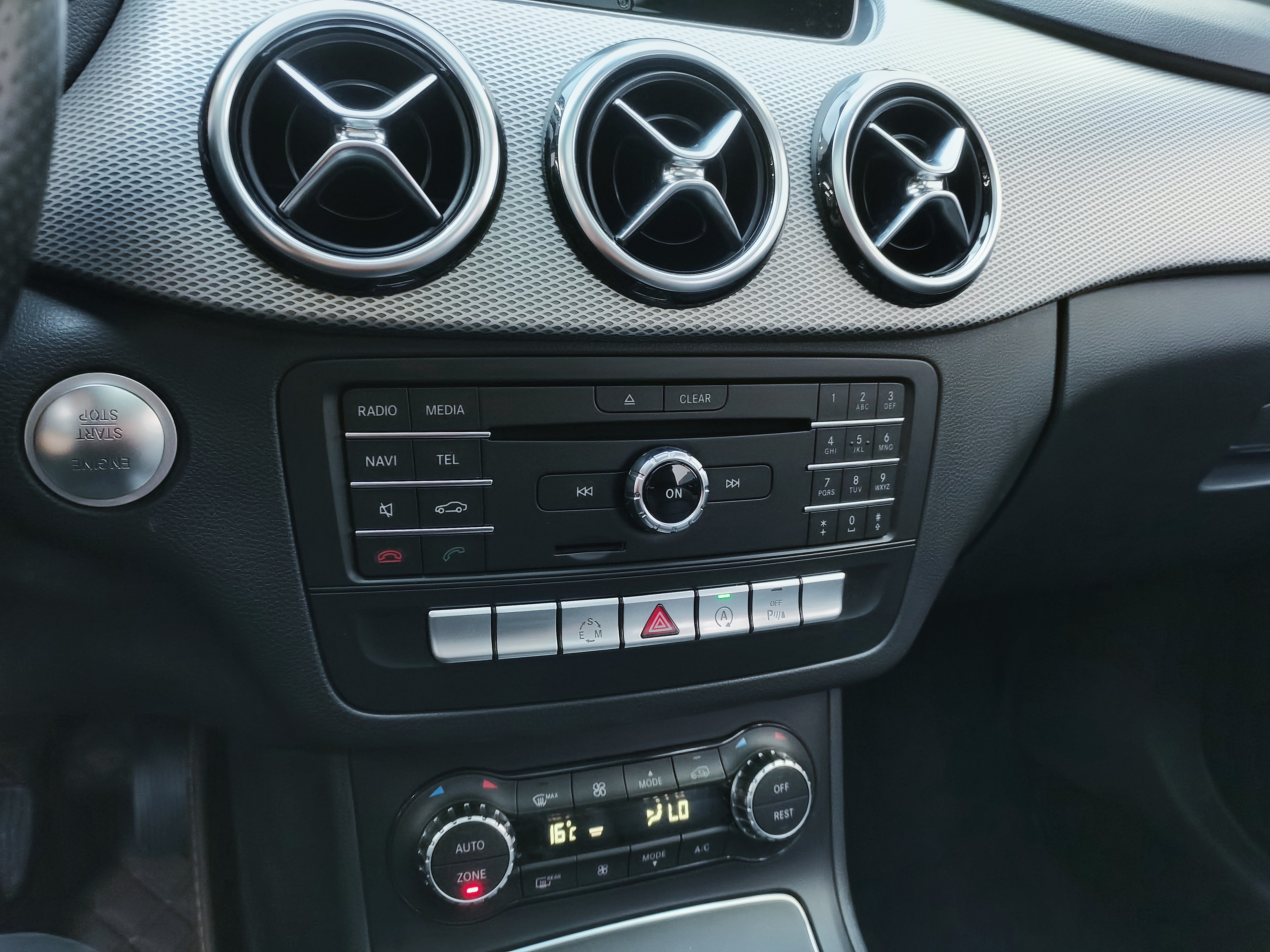 Mercedes-Benz B Class 2015 car image #15