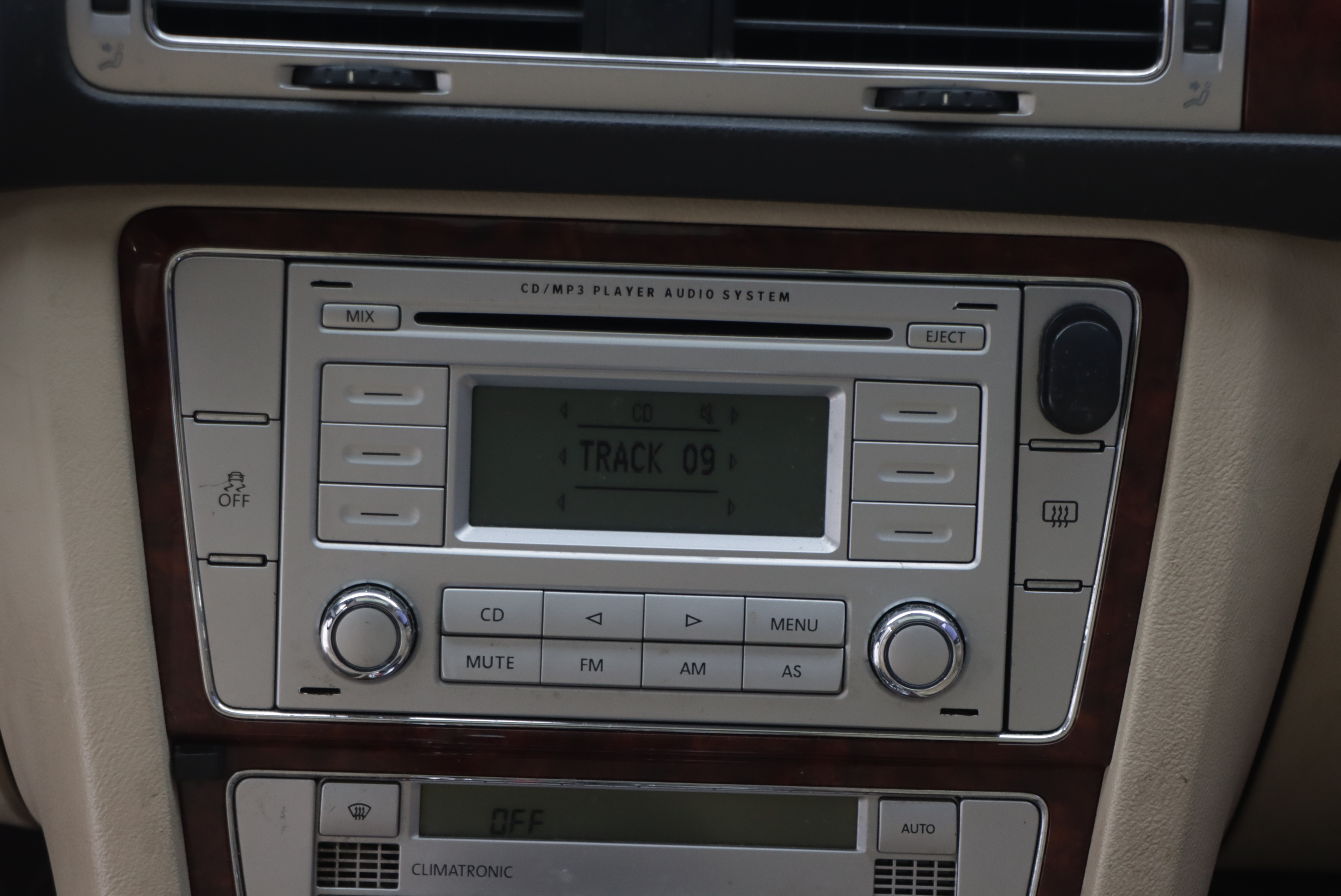 Volkswagen Passat Lingyu 2011 #15 Volkswagen Passat Lingyu 2011 car image #15