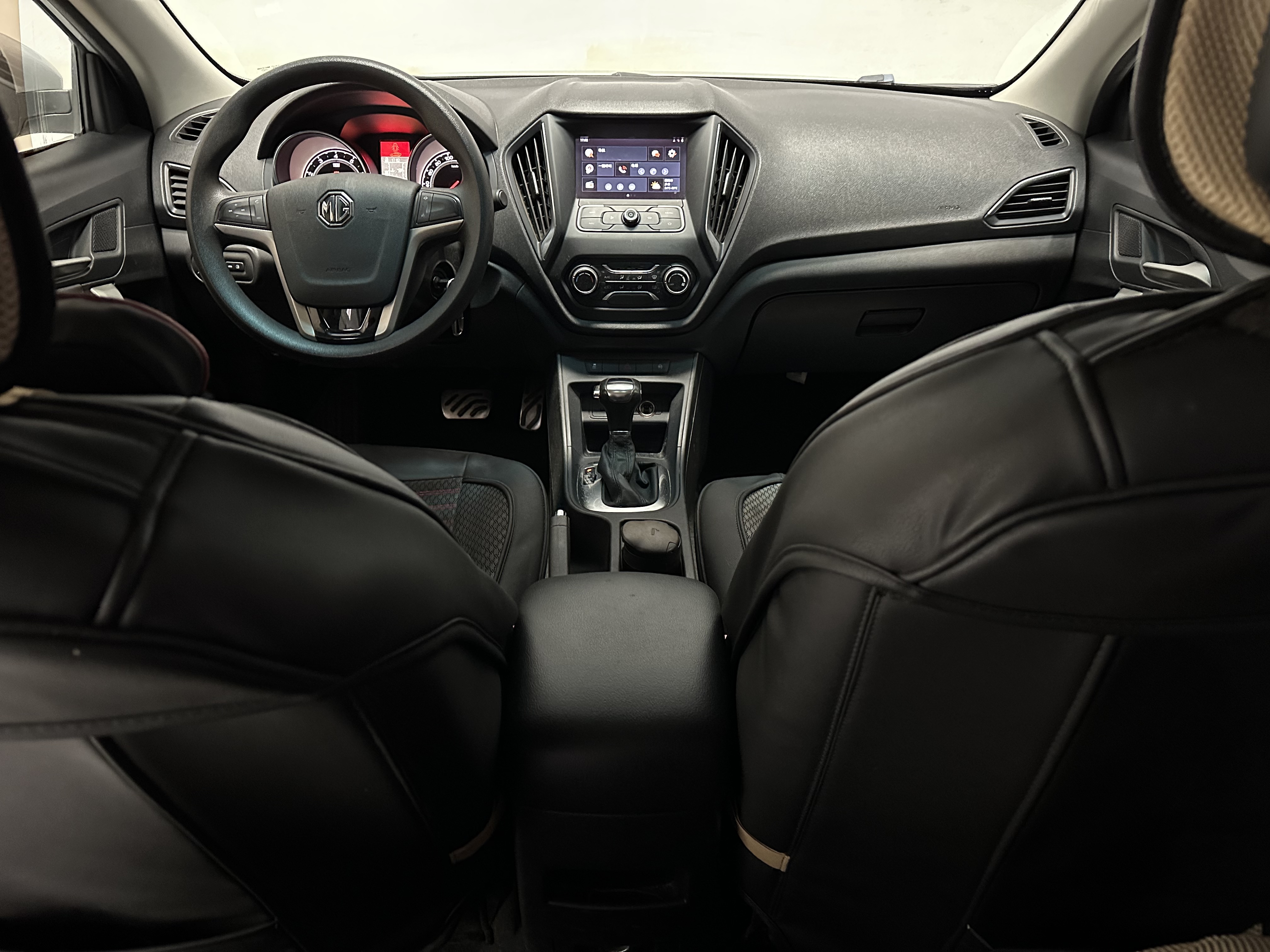 MG GT 2016 car image #15