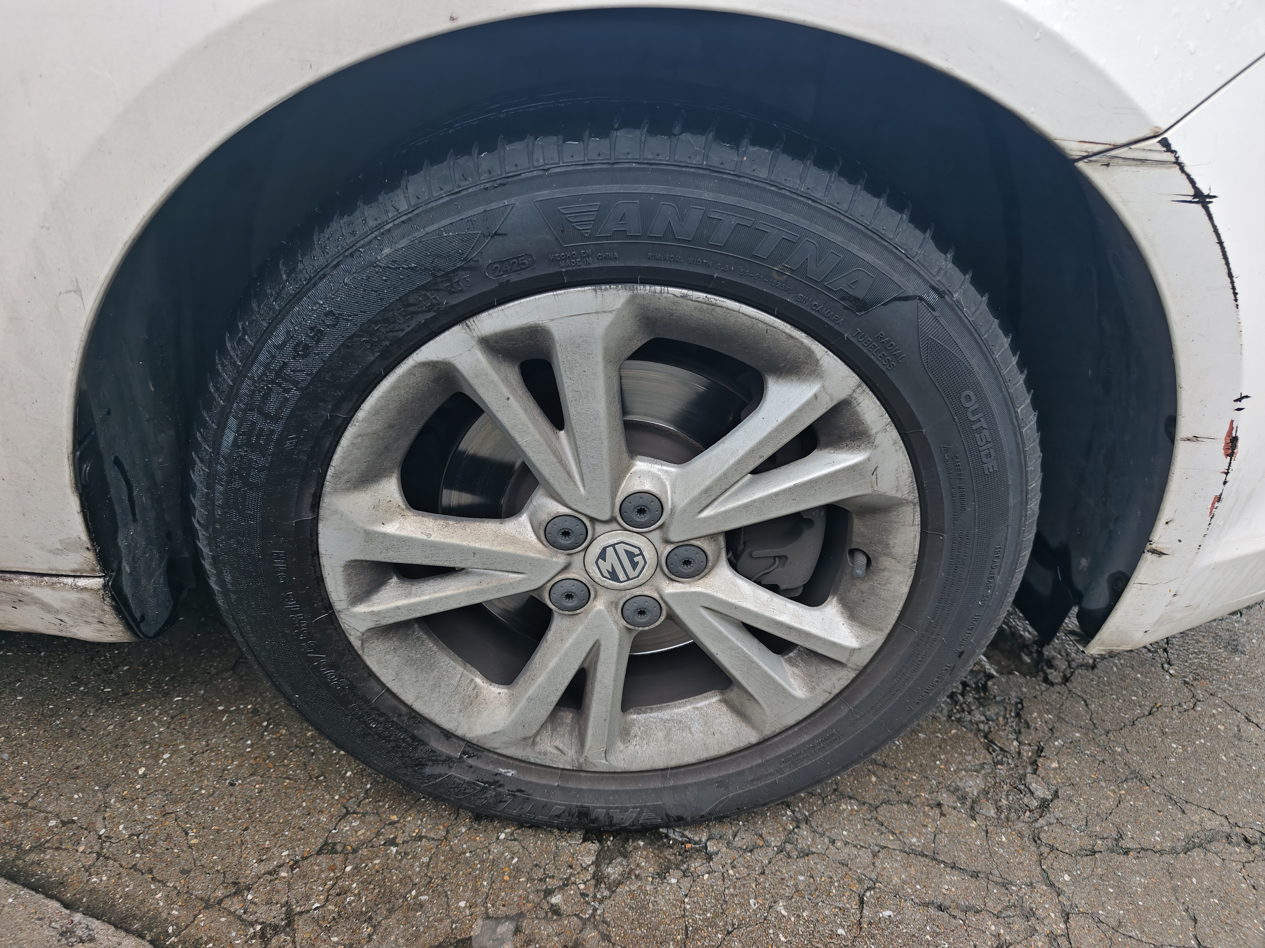 MG GT 2015 car image #15