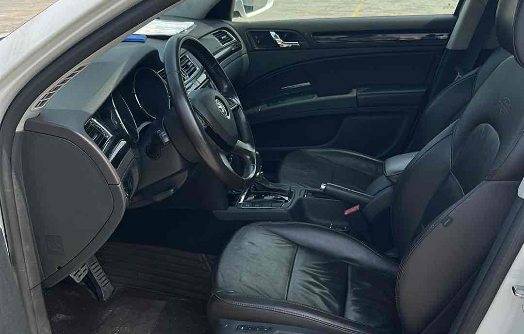 Skoda Superb Combi 2014 car image #15