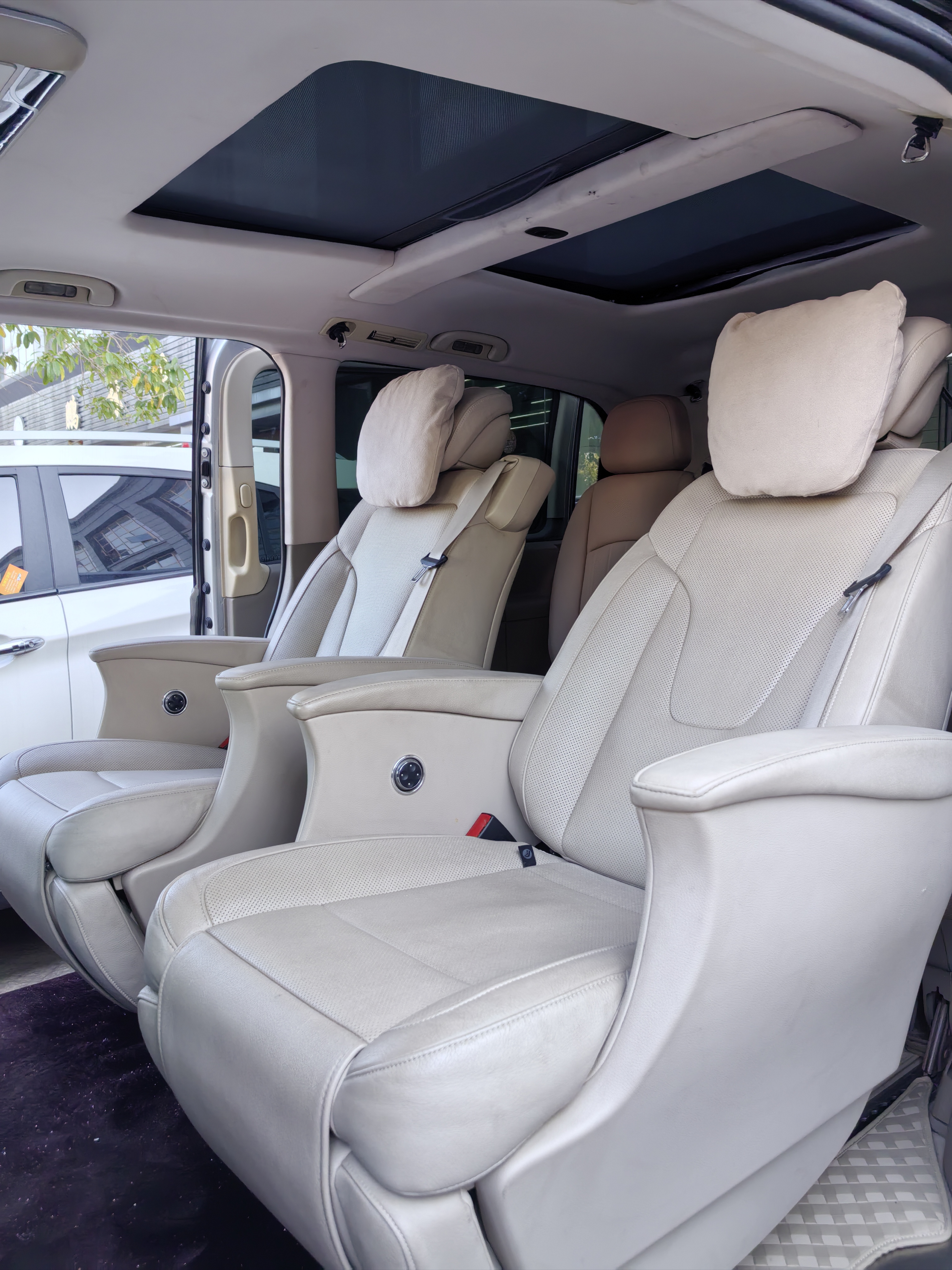 奔驰 唯雅诺 2010 汽车图片 #15