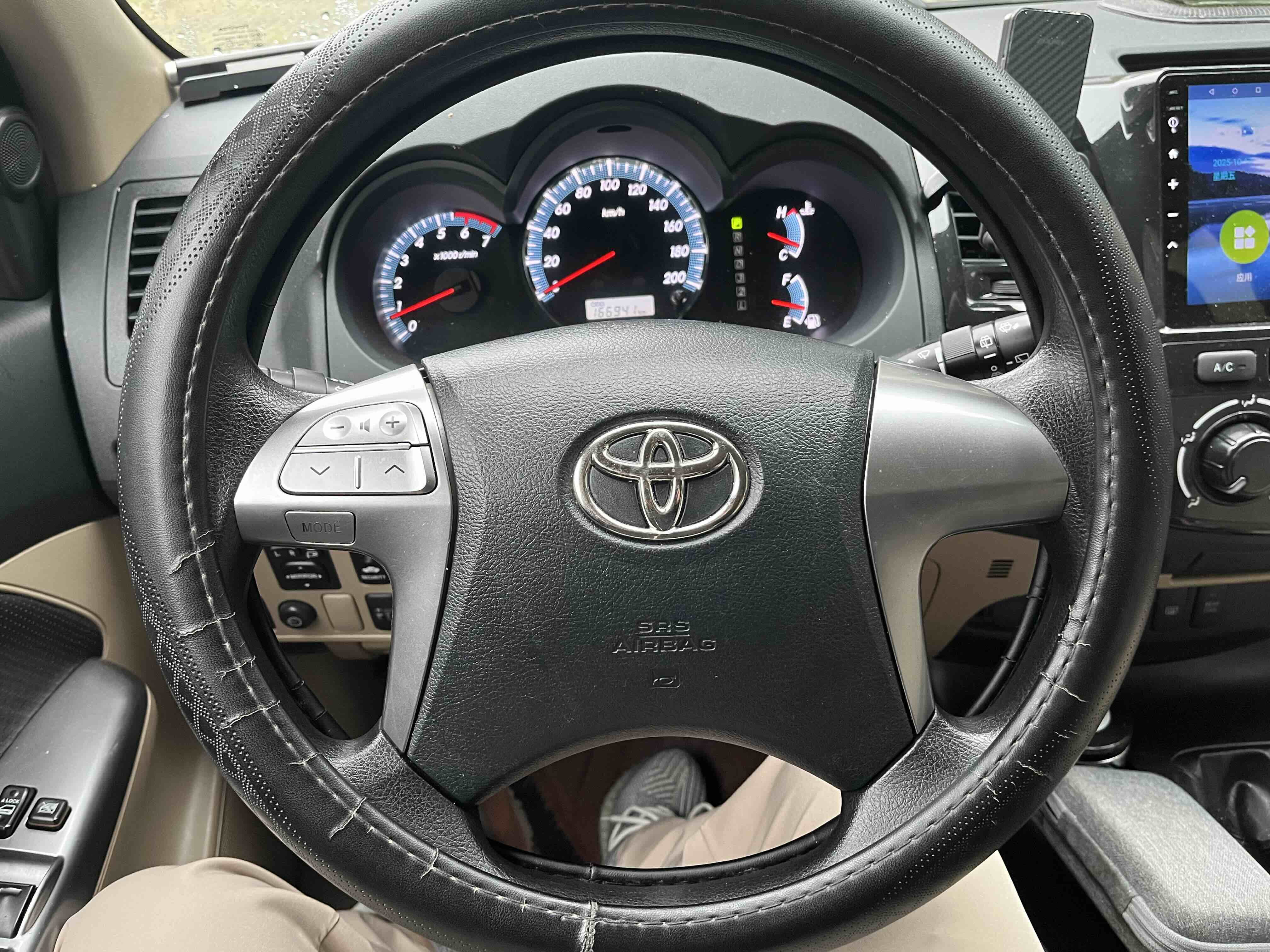 Toyota Fortuner 2015 immagine di auto #15