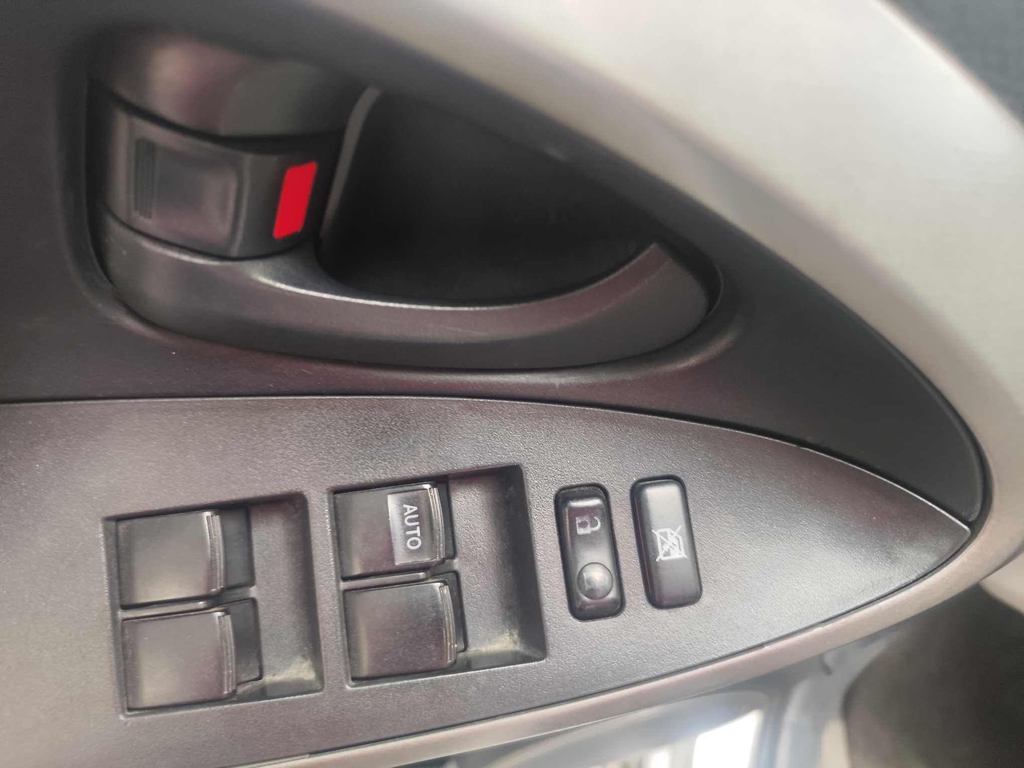 Toyota RAV4 (Imported) 2009 image de voiture #15