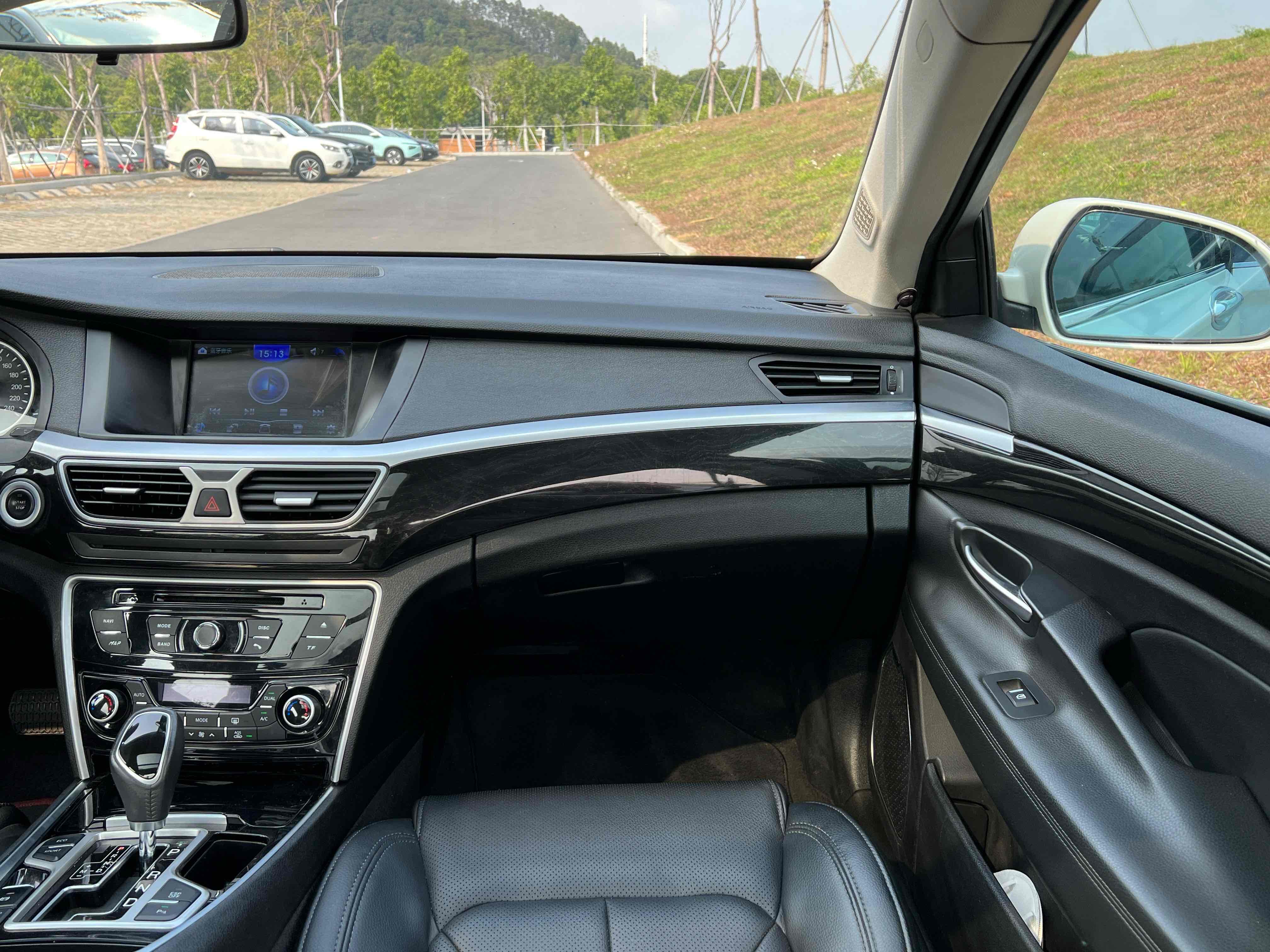 GEELY Ulion 2015 immagine di auto #15