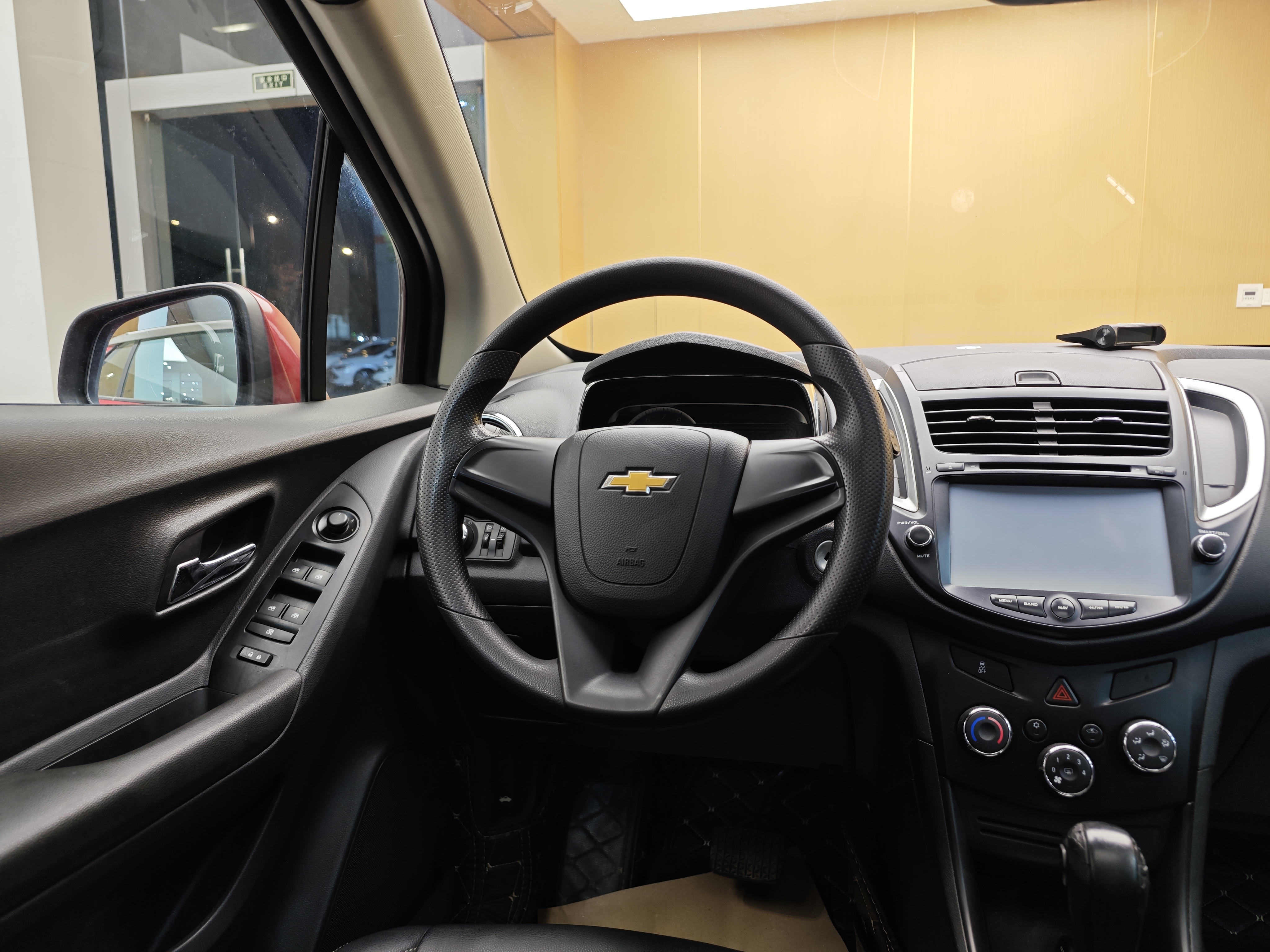 Chevrolet Tracker 2015 صورة سيارة #15