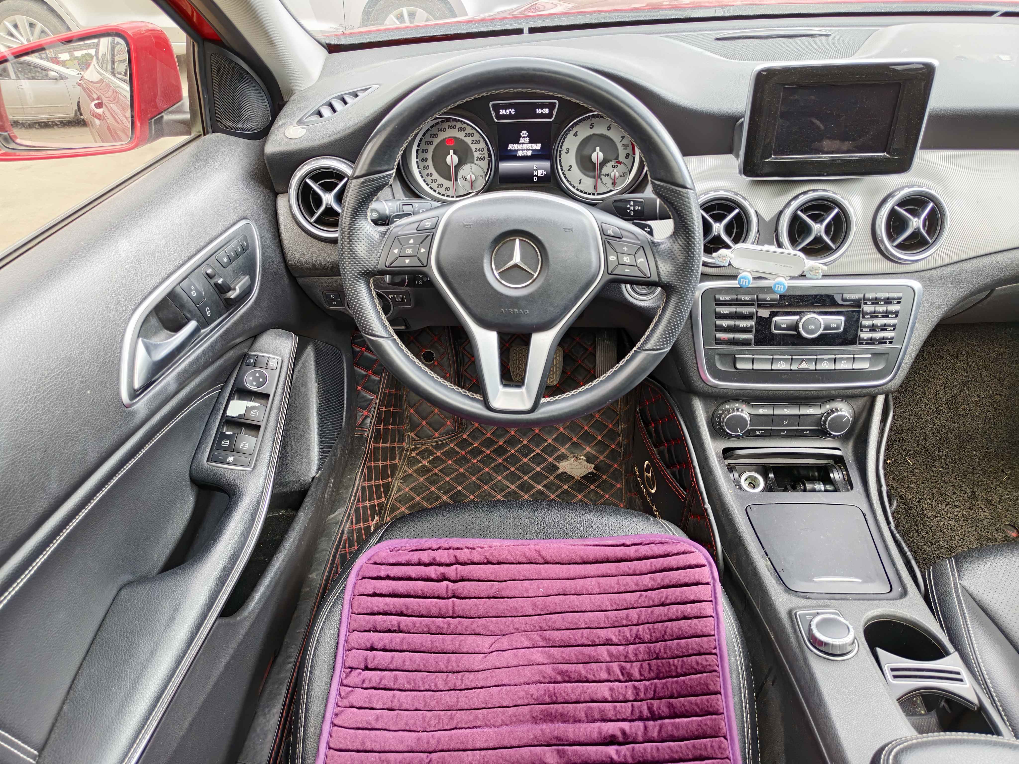 Mercedes-Benz GLA Class 2015 car image #15