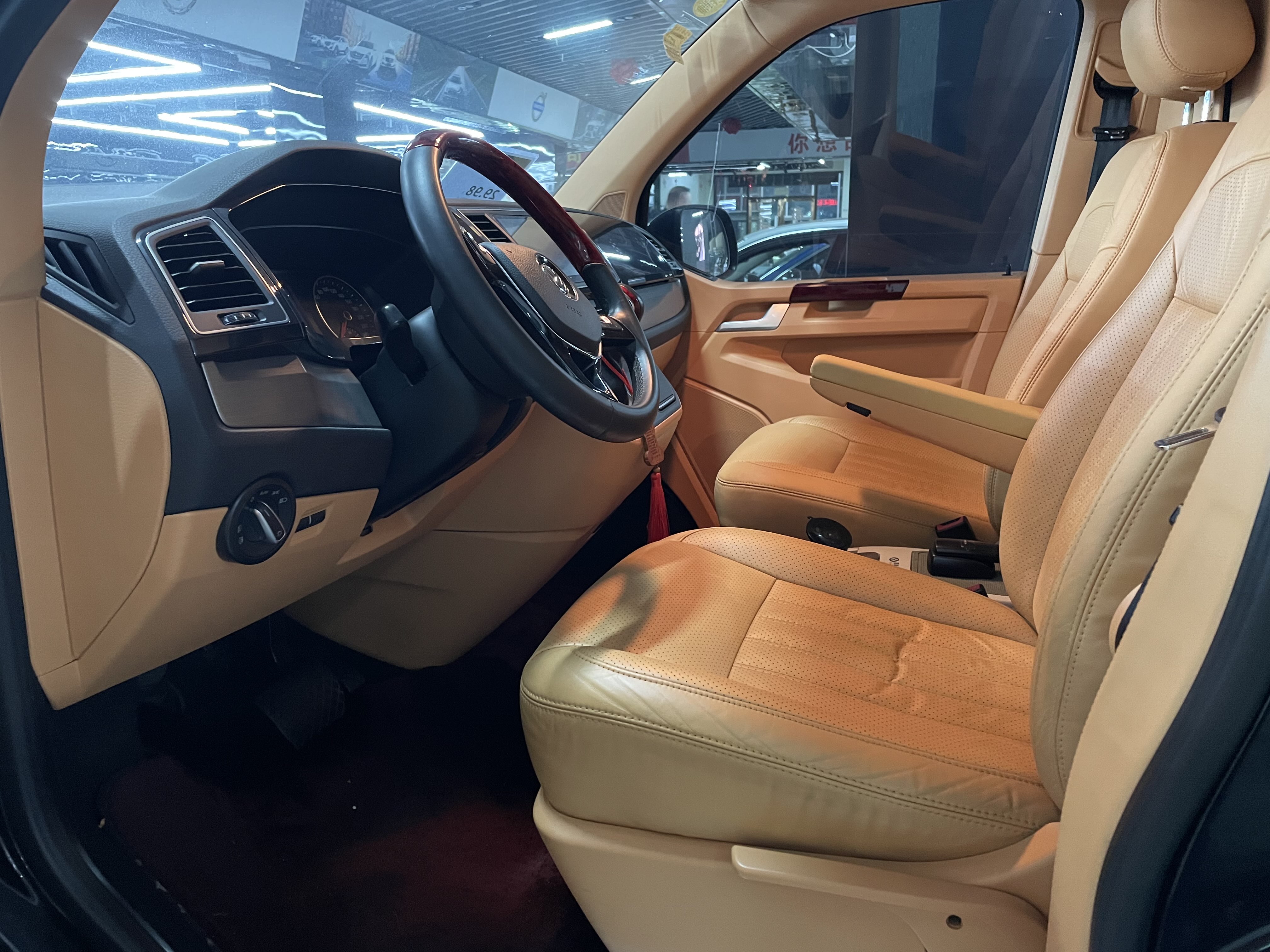 Volkswagen Caravelle 2018 immagine di auto #15