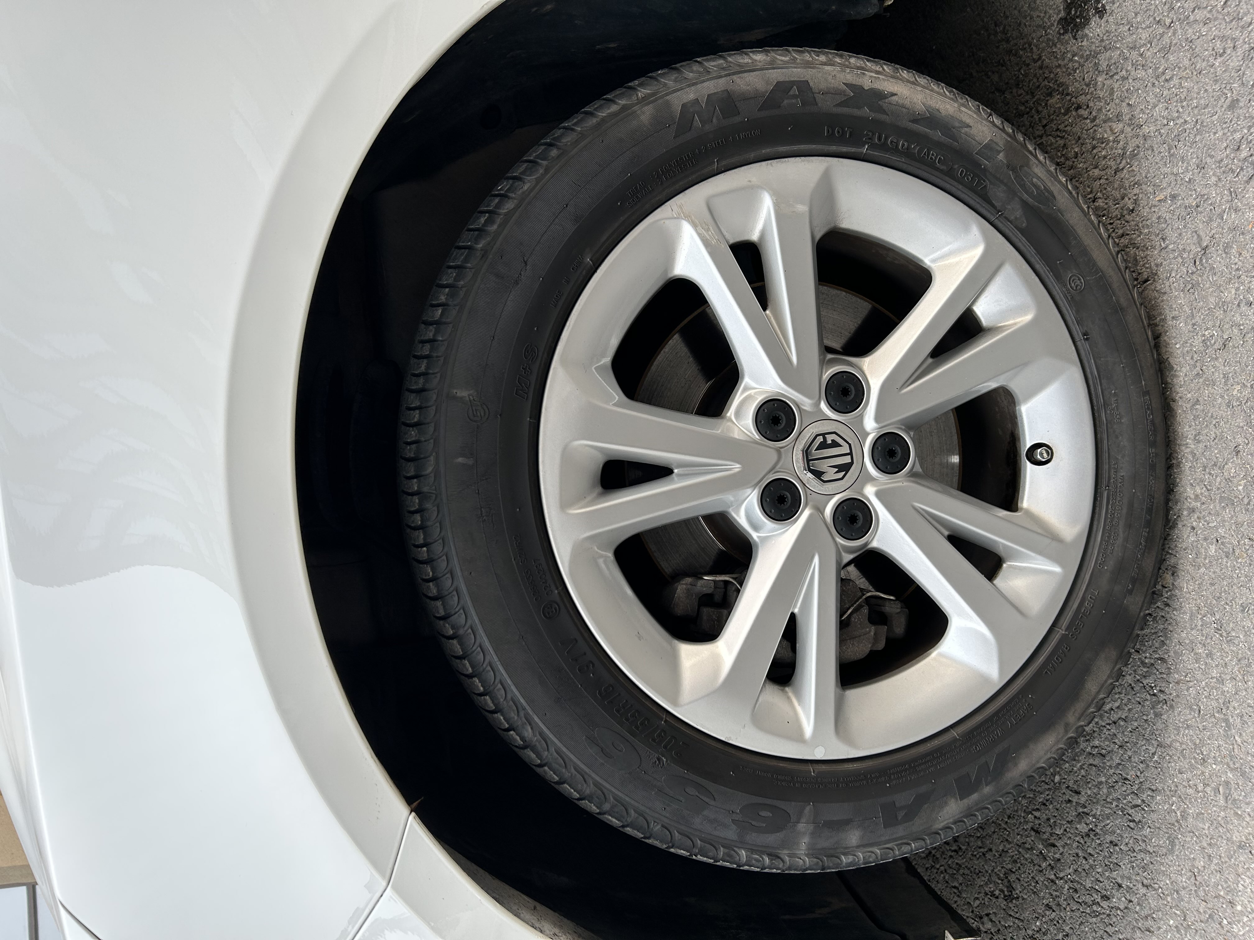 MG GT 2017 car image #15