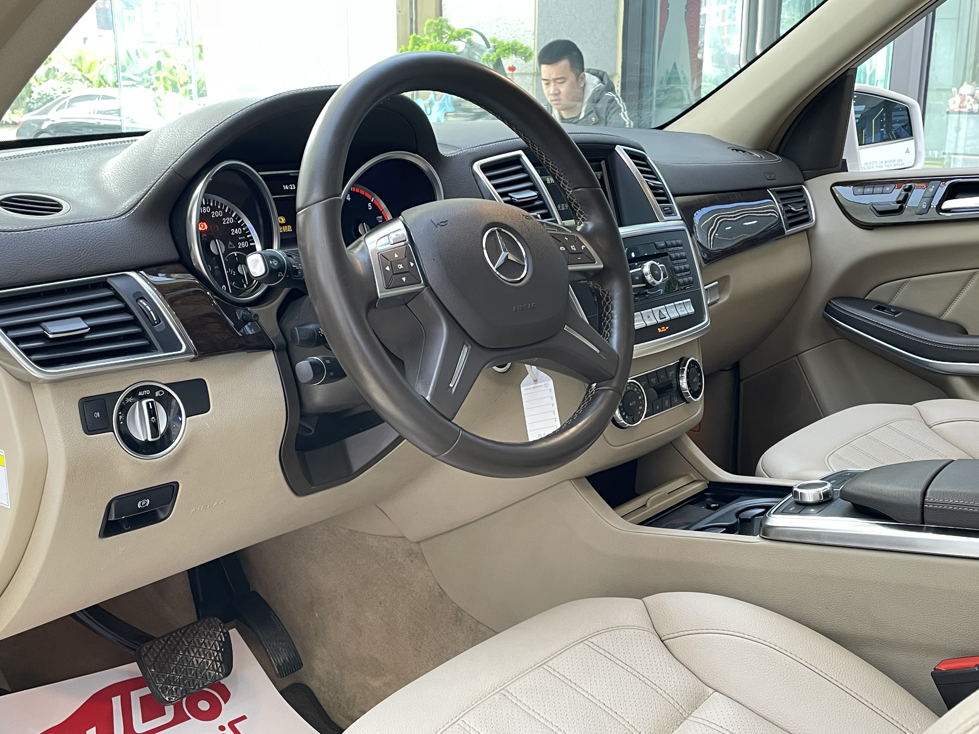 Mercedes-Benz GL Class 2014 car image #15