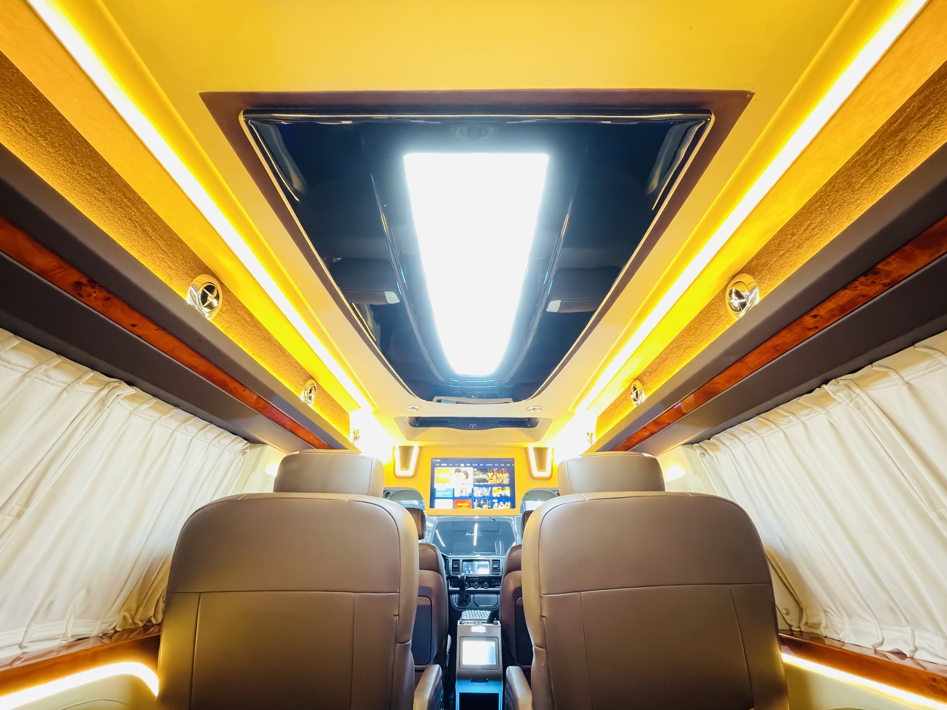 Volkswagen Caravelle 2019 car image #15