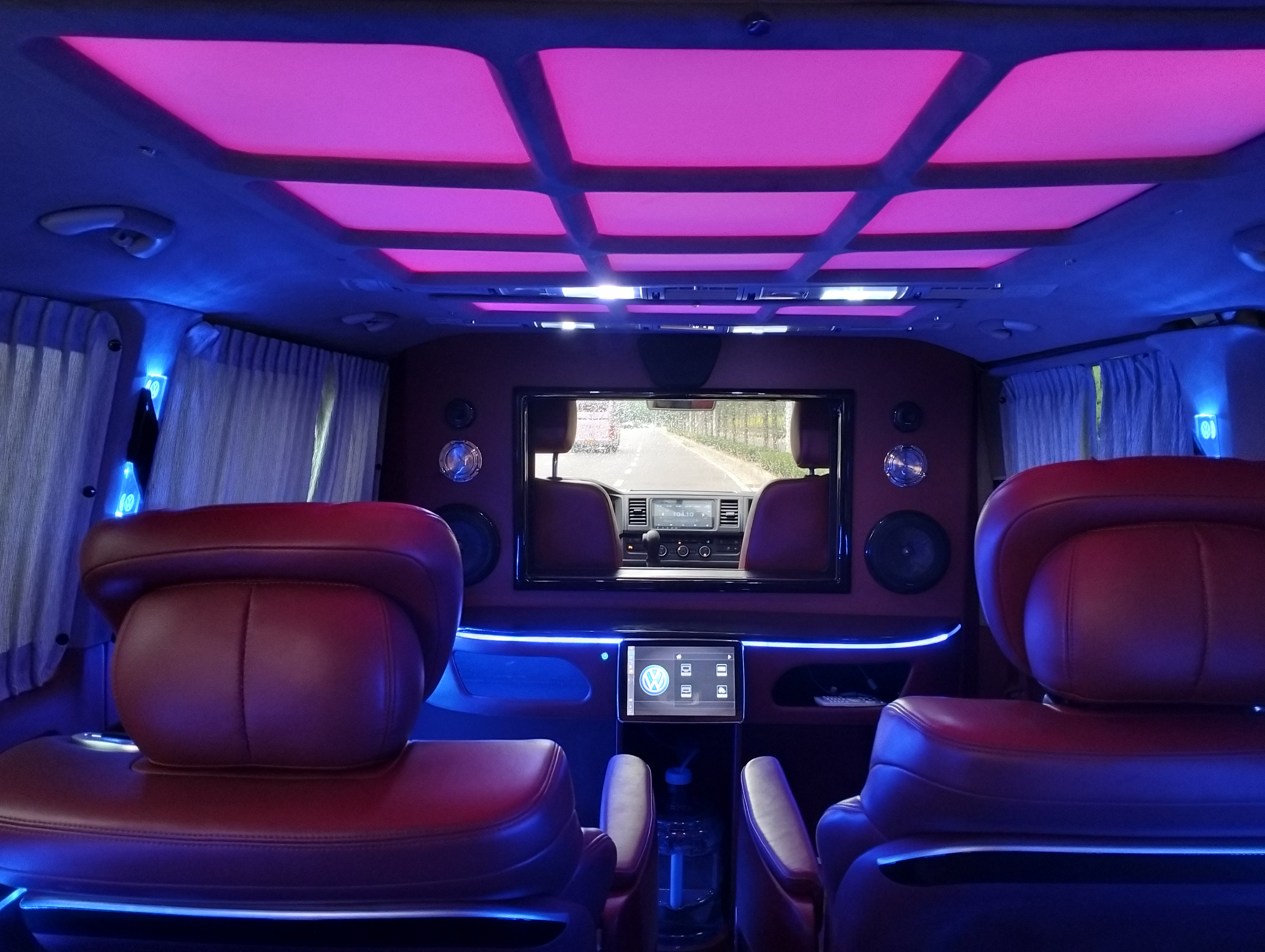 Volkswagen Caravelle 2018 car image #15