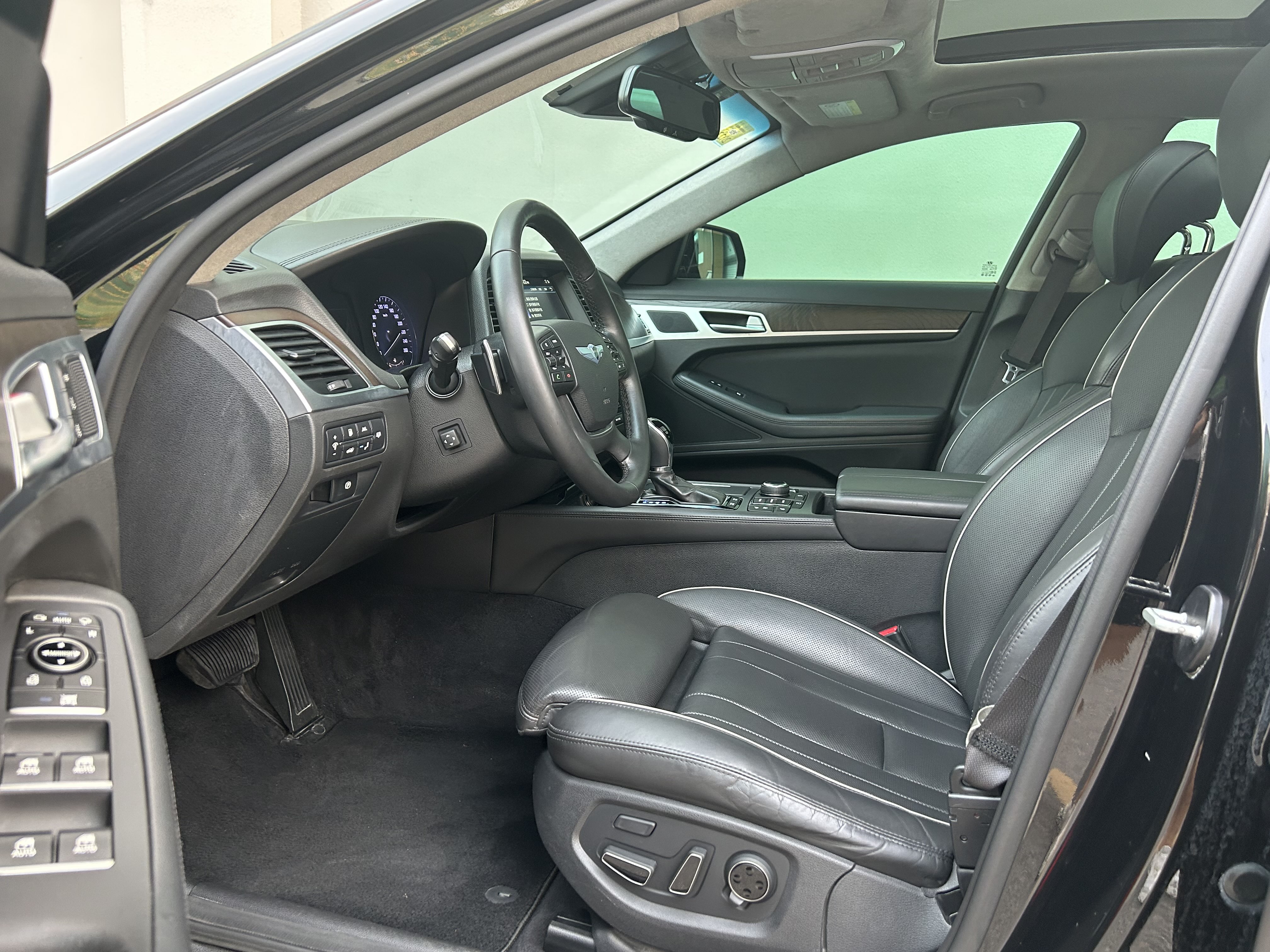 Hyundai Genesis 2015 immagine di auto #15